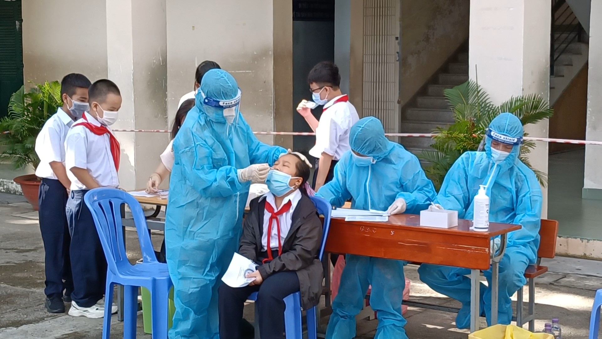 90 F0 ở chợ Thành Diên Khánh, Khánh Hòa, học sinh toàn huyện học trực tuyến - Ảnh 1. 90 F0 ở chợ Thành Diên Khánh, Khánh Hòa, học sinh toàn huyện học trực tuyến - Ảnh 1.