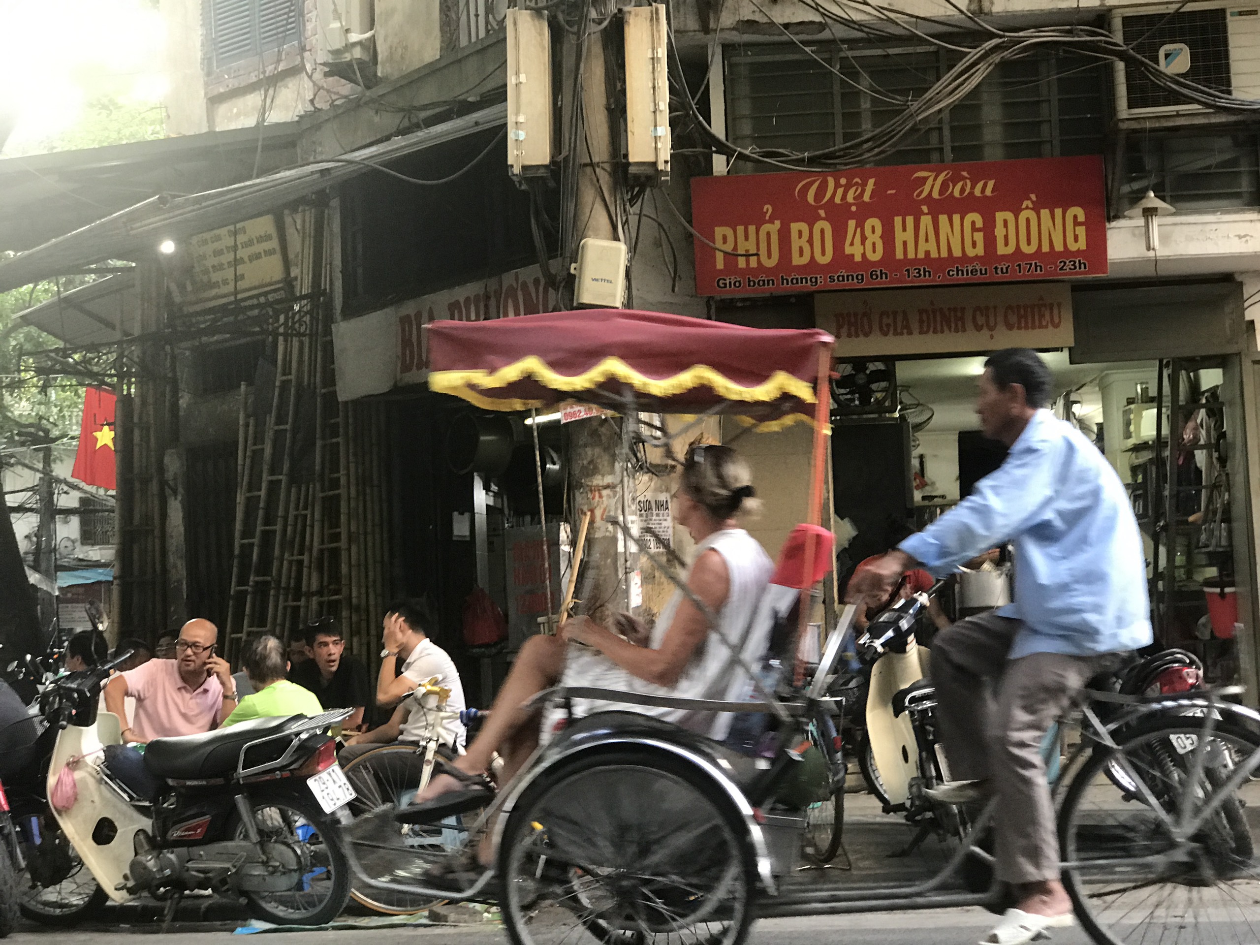 Trong nỗi nhớ Phú Quang, Hà Nội và phở - Ảnh 1. Trong nỗi nhớ Phú Quang, Hà Nội và phở - Ảnh 1.