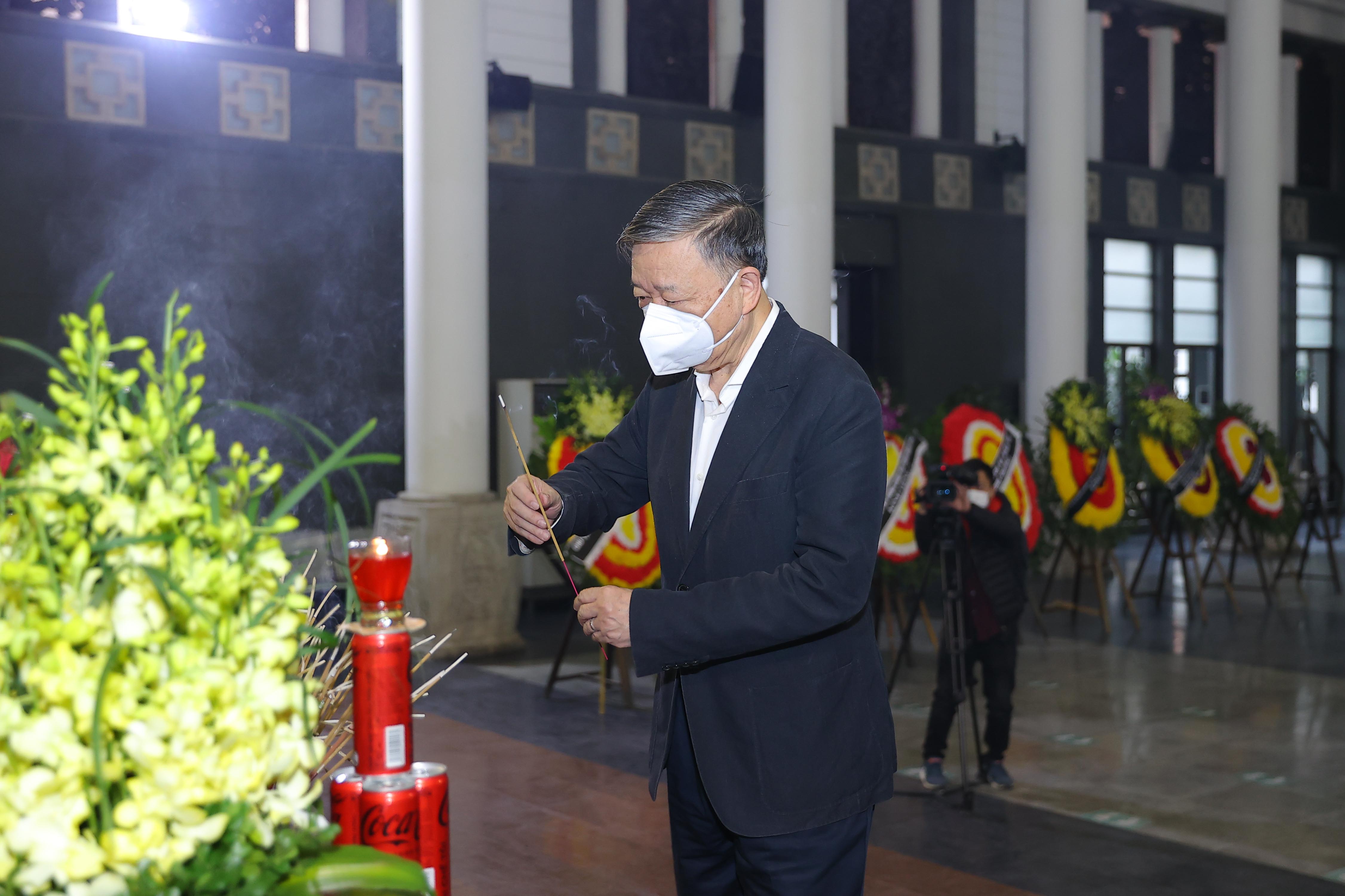 Tiễn biệt nhạc sĩ Phú Quang trong sáng mùa đông se lòng Hà Nội - Ảnh 11. Tiễn biệt nhạc sĩ Phú Quang trong sáng mùa đông se lòng Hà Nội - Ảnh 11.