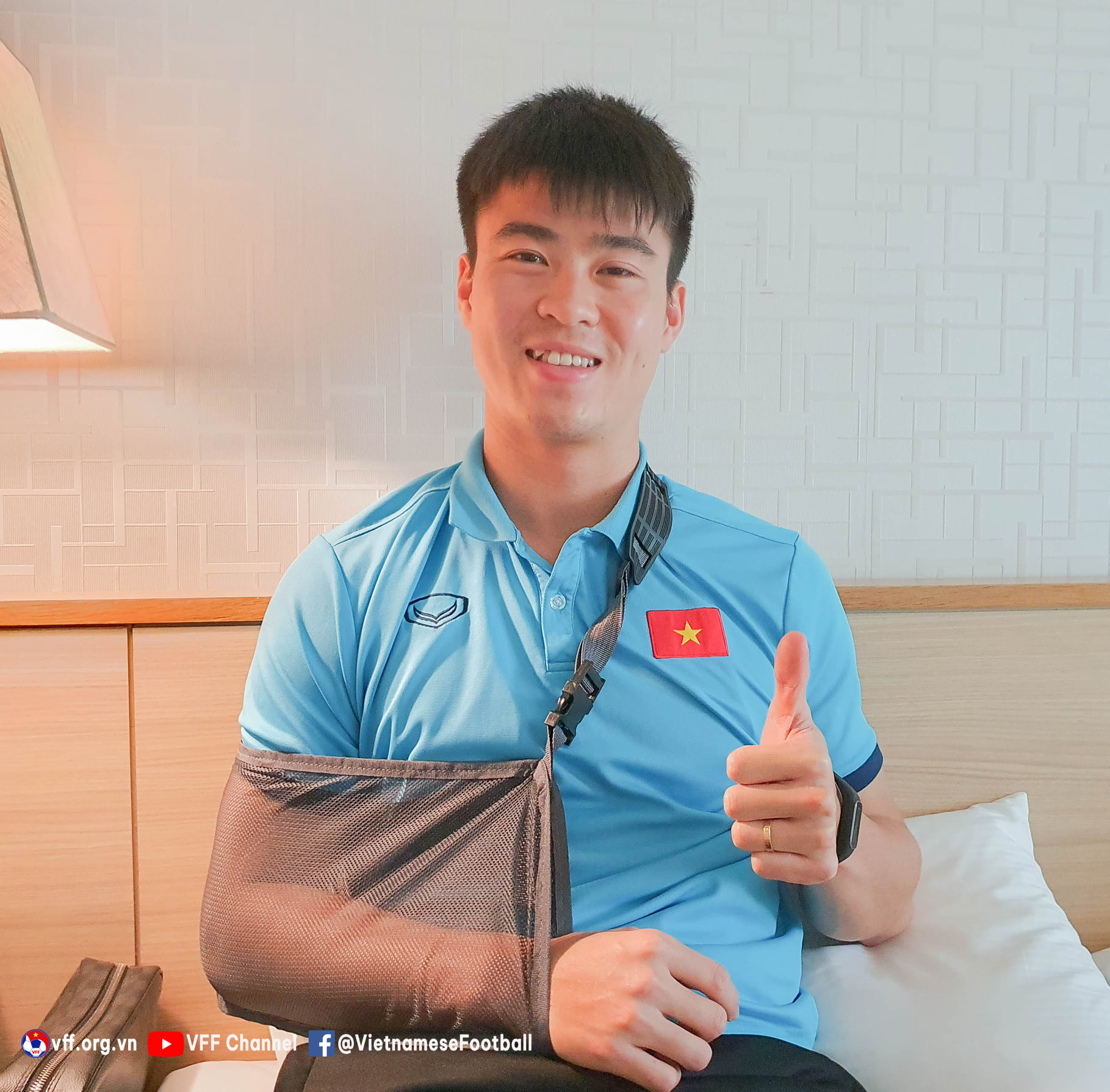 Trung vệ Duy Mạnh mong người hâm mộ tiếp tục cổ vũ đội tuyển Việt Nam - Ảnh 1. Trung vệ Duy Mạnh mong người hâm mộ tiếp tục cổ vũ đội tuyển Việt Nam - Ảnh 1.