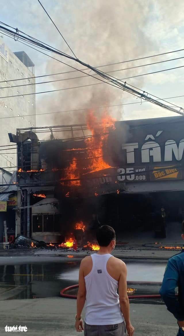 Cơm tấm Phúc Lộc Thọ phát cháy ngùn ngụt - Ảnh 2. Cơm tấm Phúc Lộc Thọ phát cháy ngùn ngụt - Ảnh 2.