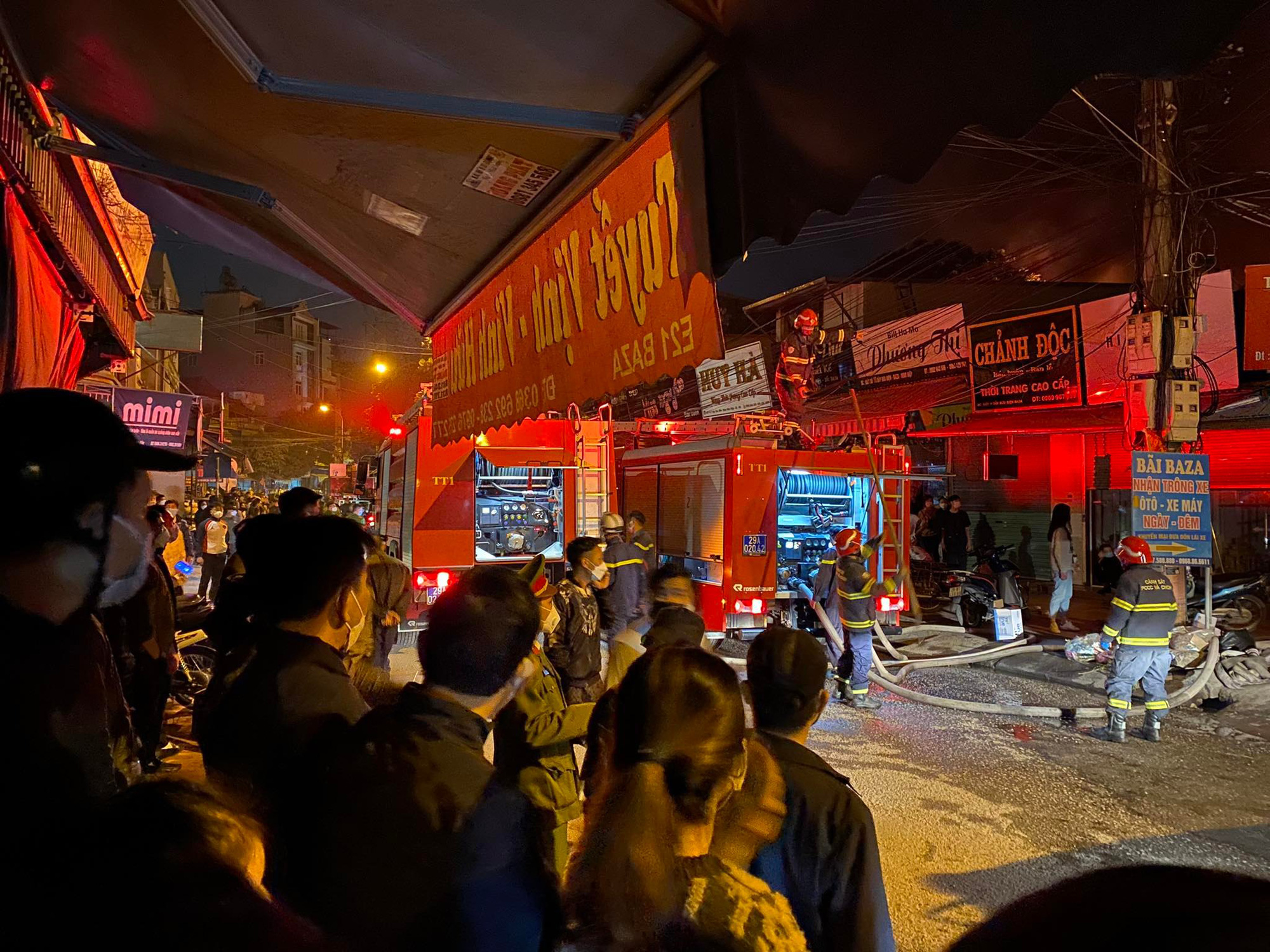 Cháy chợ vải Ninh Hiệp, Hà Nội - Ảnh 2. Cháy chợ vải Ninh Hiệp, Hà Nội - Ảnh 2.