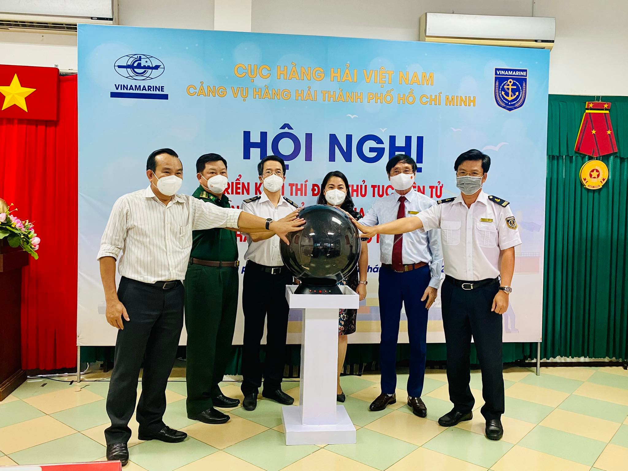 TP.HCM cấp phép điện tử cho tàu vào, rời cảng biển - Ảnh 1. TP.HCM cấp phép điện tử cho tàu vào, rời cảng biển - Ảnh 1.