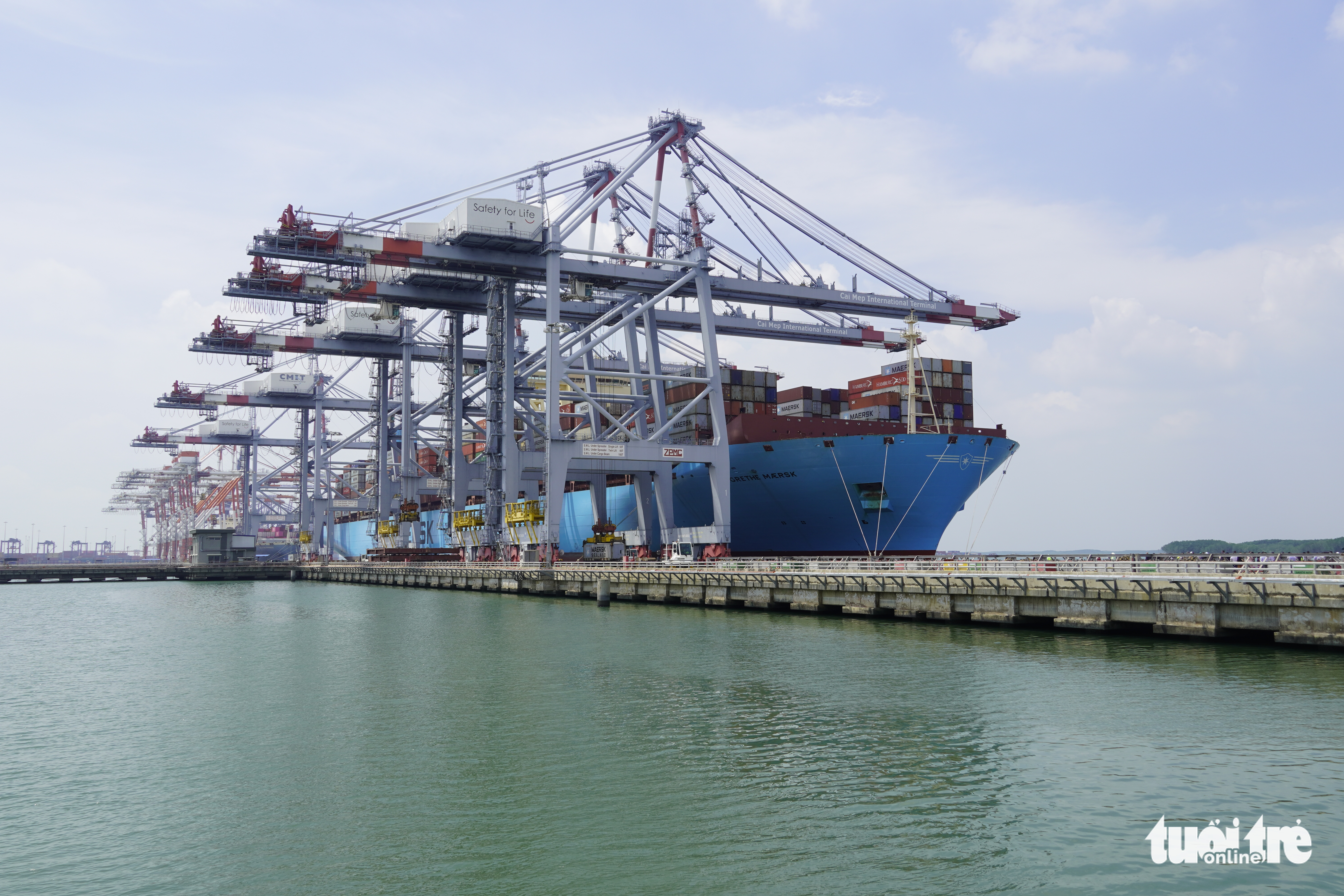 Biến đầm lầy thành cảng nước sâu đón siêu tàu container - Ảnh 3. Biến đầm lầy thành cảng nước sâu đón siêu tàu container - Ảnh 3.