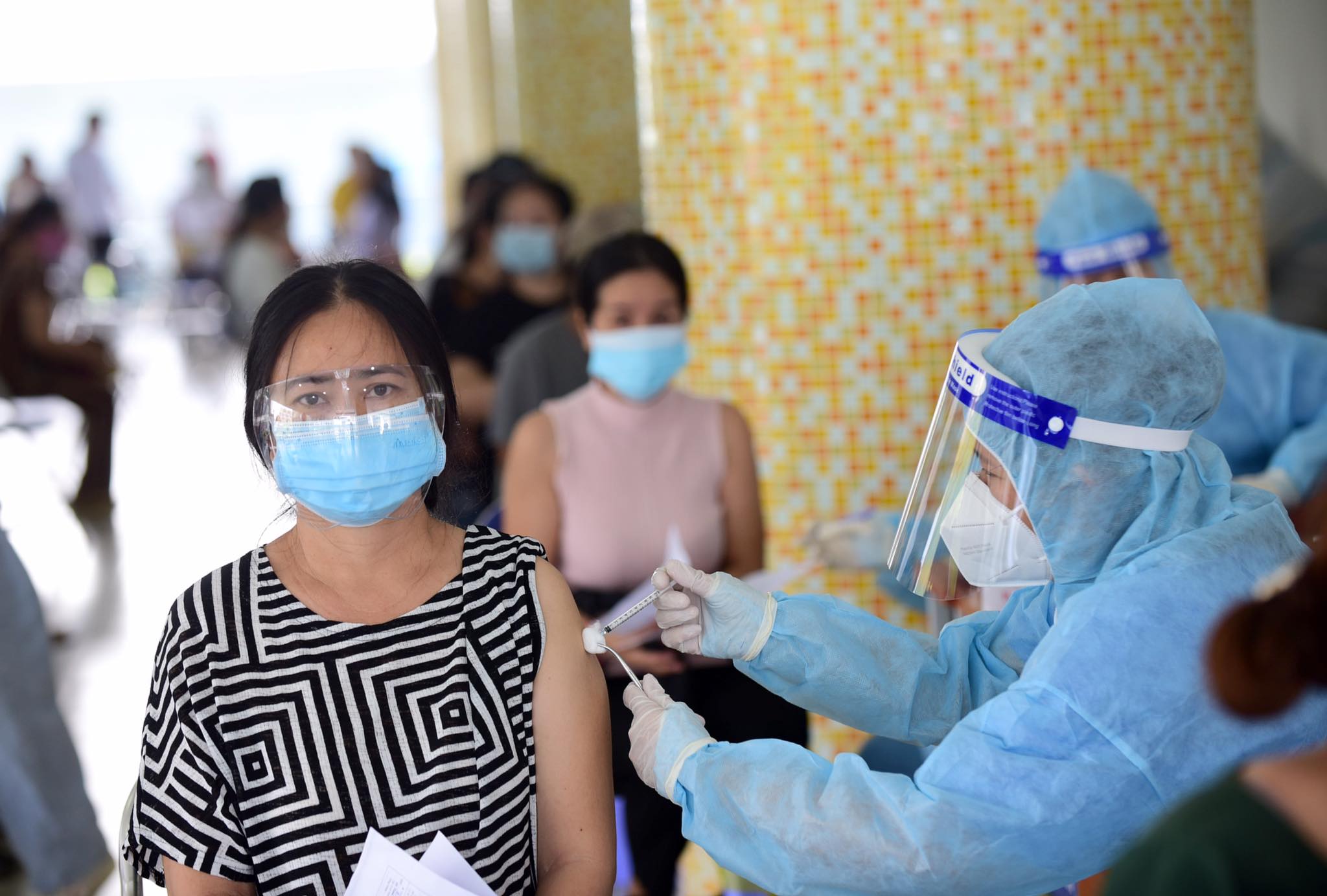 Cam kết tuân thủ phòng chống dịch: Vì đó là thói quen? - Ảnh 3. Cam kết tuân thủ phòng chống dịch: Vì đó là thói quen? - Ảnh 3.