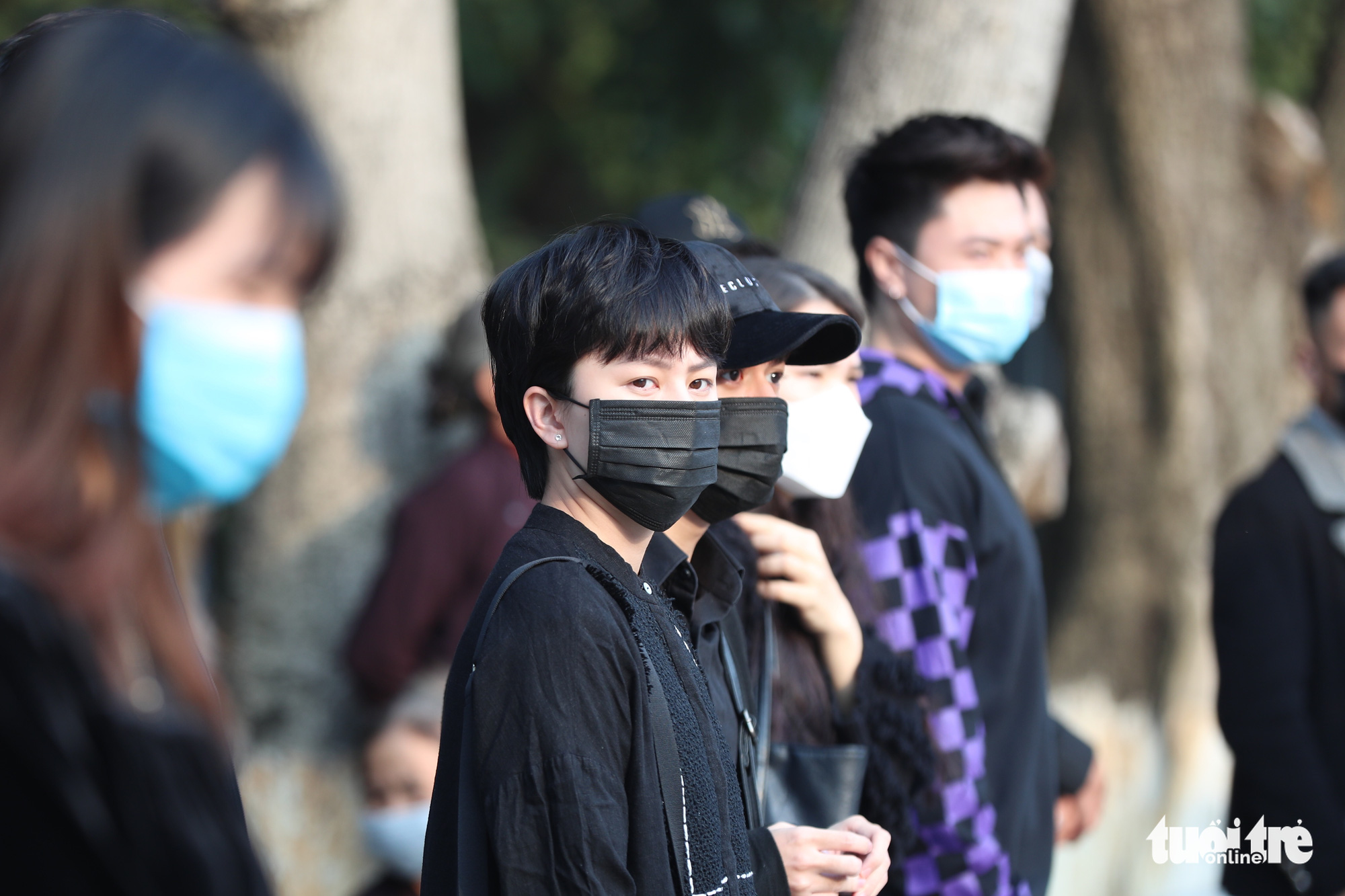 Lễ tang NSND Hoàng Dũng: Hàng trăm nghệ sĩ tiếc thương anh - Ảnh 10. Lễ tang NSND Hoàng Dũng: Hàng trăm nghệ sĩ tiếc thương anh - Ảnh 10.