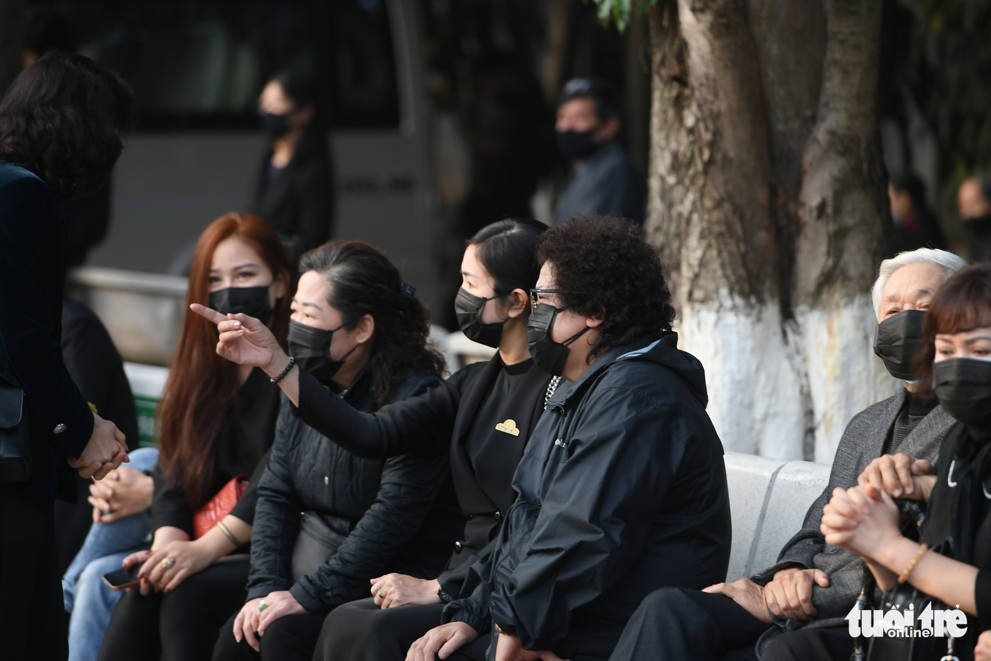 Lễ tang NSND Hoàng Dũng: Hàng trăm nghệ sĩ tiếc thương anh - Ảnh 6. Lễ tang NSND Hoàng Dũng: Hàng trăm nghệ sĩ tiếc thương anh - Ảnh 6.
