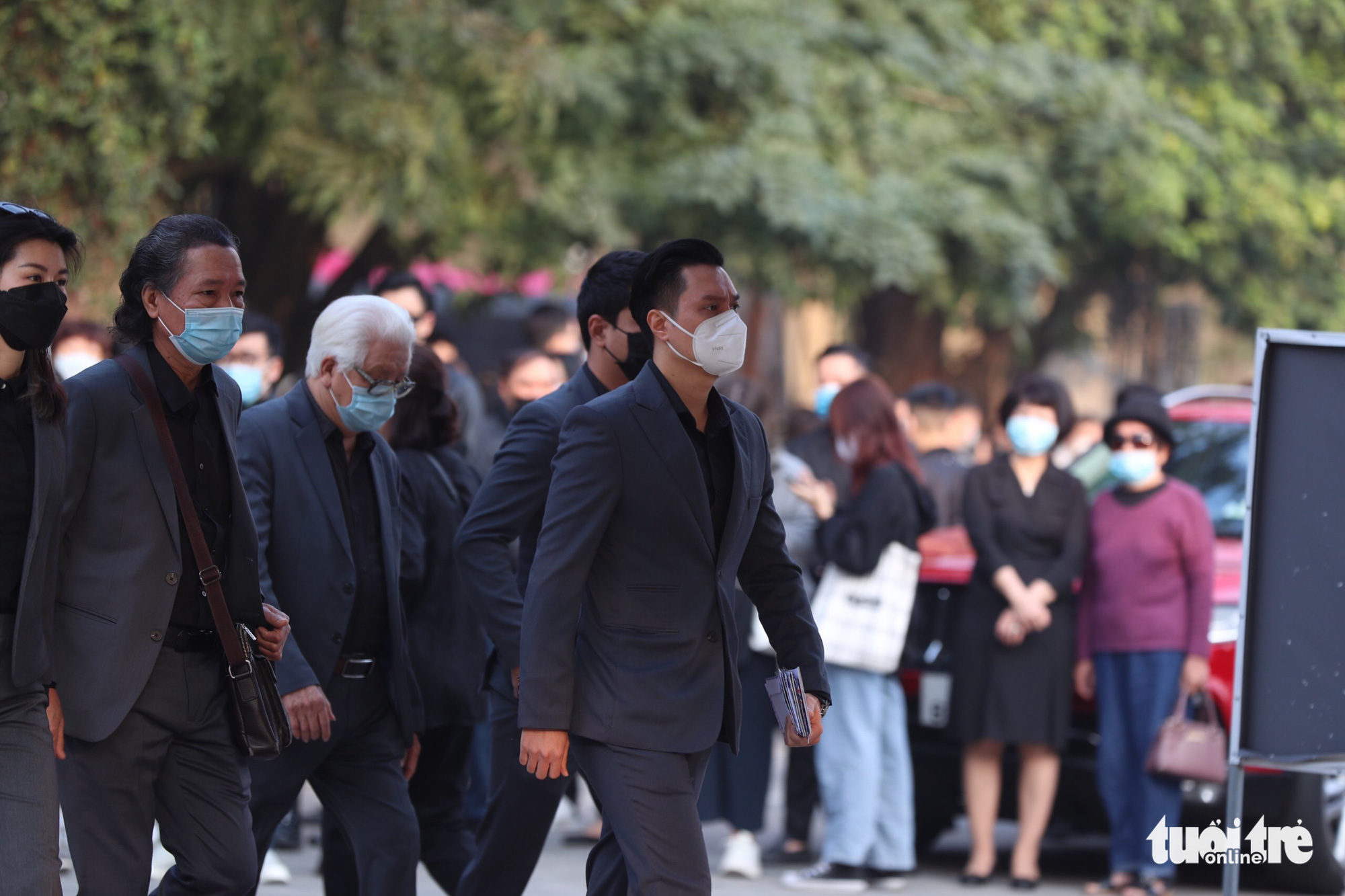 Lễ tang NSND Hoàng Dũng: Hàng trăm nghệ sĩ tiếc thương anh - Ảnh 2. Lễ tang NSND Hoàng Dũng: Hàng trăm nghệ sĩ tiếc thương anh - Ảnh 2.