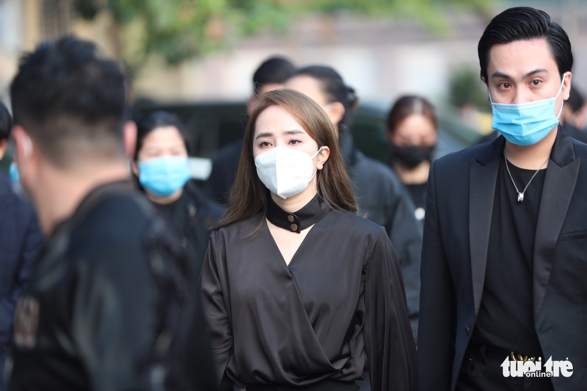 Lễ tang NSND Hoàng Dũng: Hàng trăm nghệ sĩ tiếc thương anh - Ảnh 7. Lễ tang NSND Hoàng Dũng: Hàng trăm nghệ sĩ tiếc thương anh - Ảnh 7.