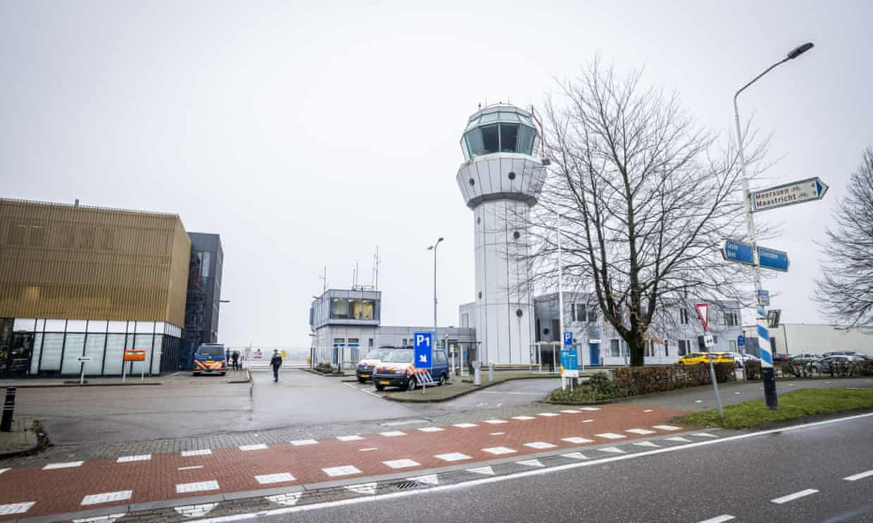 Cậu bé ‘đu càng’ máy bay từ Kenya tới Hà Lan mà vẫn còn sống - Ảnh 1. Cậu bé ‘đu càng’ máy bay từ Kenya tới Hà Lan mà vẫn còn sống - Ảnh 1.