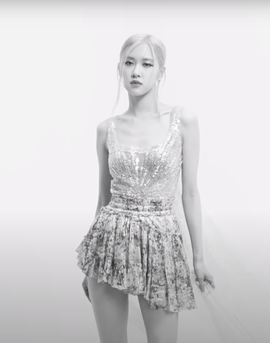 Nhiều sao quốc tế diện thiết kế của Công Trí - Ảnh 2. Nhiều sao quốc tế diện thiết kế của Công Trí - Ảnh 2.