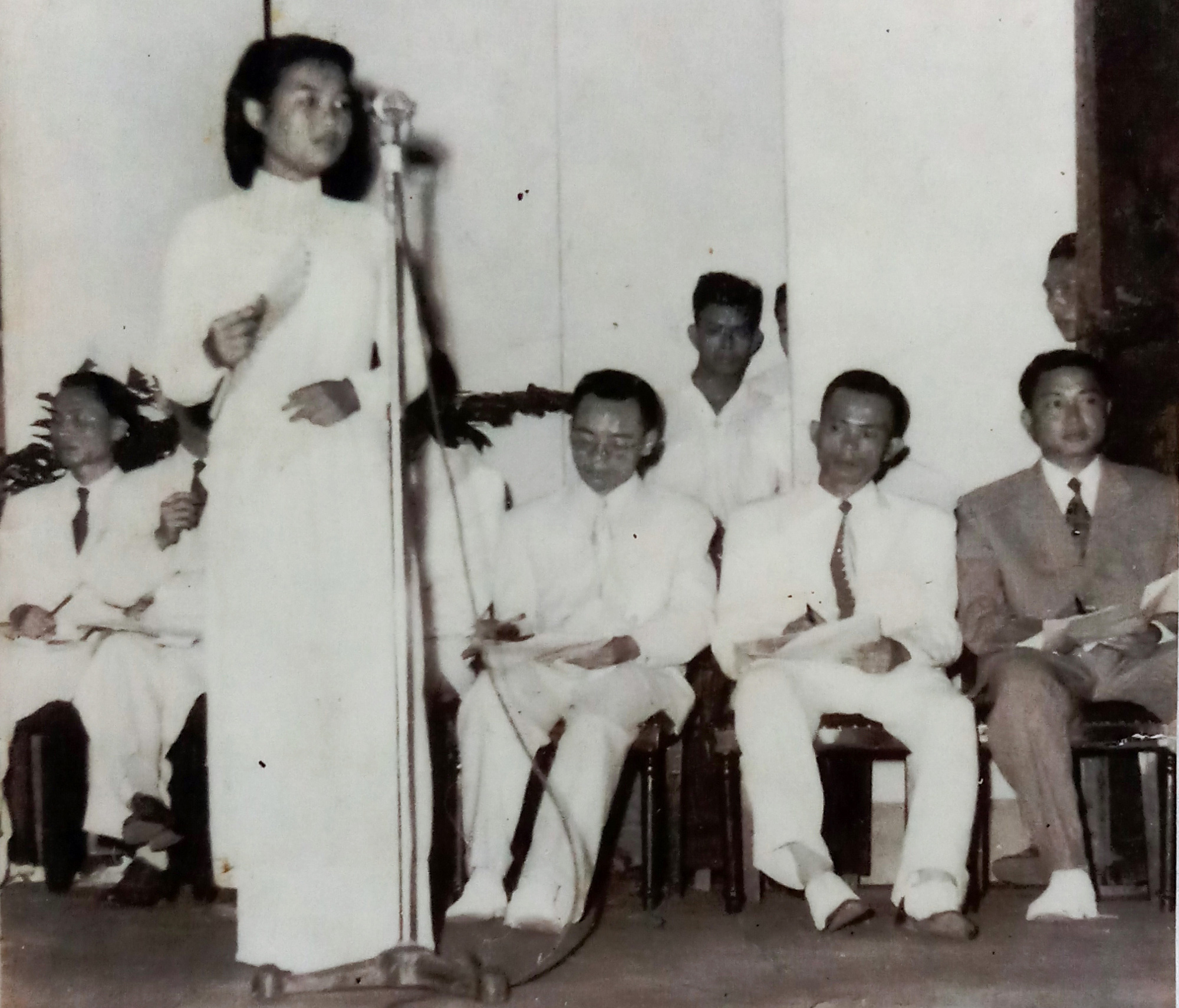 Nghệ sĩ Lê Hằng qua đời: Khi Hà Nội giữ một tà áo xanh - Ảnh 2. Nghệ sĩ Lê Hằng qua đời: Khi Hà Nội giữ một tà áo xanh - Ảnh 2.