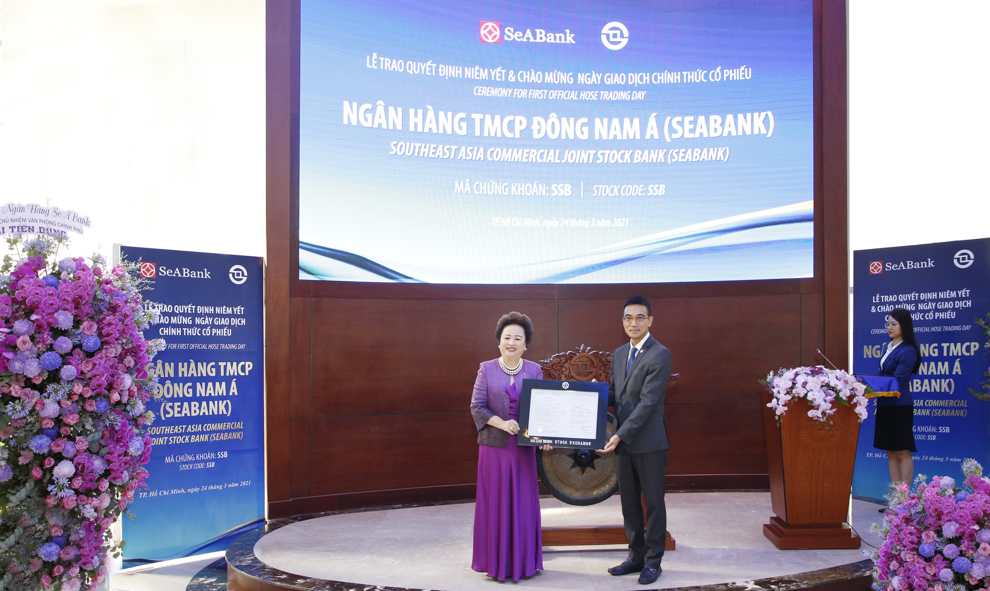 Hơn 1,2 tỉ cổ phiếu SeABank chính thức giao dịch trên sàn chứng khoán - Ảnh 1. Hơn 1,2 tỉ cổ phiếu SeABank chính thức giao dịch trên sàn chứng khoán - Ảnh 1.