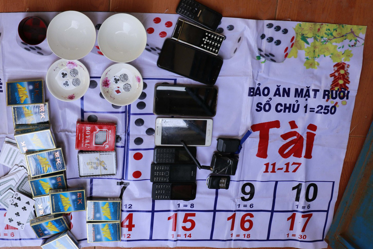 Đồ chơi cờ bạc bịp có chứa chất phóng xạ vẫn tung hoành - Ảnh 3. Đồ chơi cờ bạc bịp có chứa chất phóng xạ vẫn tung hoành - Ảnh 3.