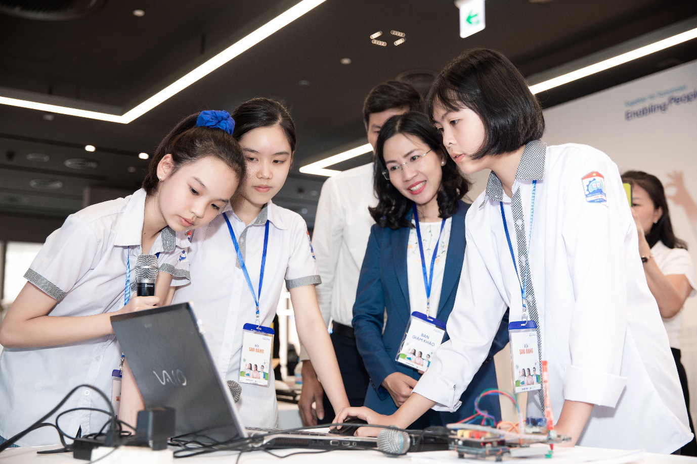 Cuộc thi Solve for Tomorrow 2021 - Cơ hội để giới trẻ Việt thể hiện trách nhiệm cộng đồng - Ảnh 2. Cuộc thi Solve for Tomorrow 2021 - Cơ hội để giới trẻ Việt thể hiện trách nhiệm cộng đồng - Ảnh 2.