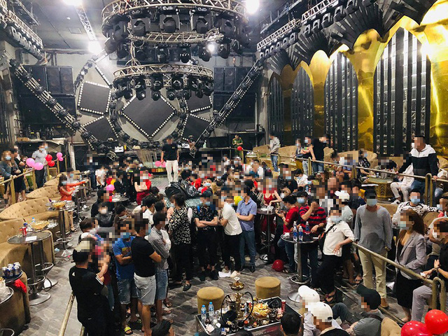 Hơn 100 người dương tính ma túy tại quán bar Enjoy - Ảnh 1. Hơn 100 người dương tính ma túy tại quán bar Enjoy - Ảnh 1.