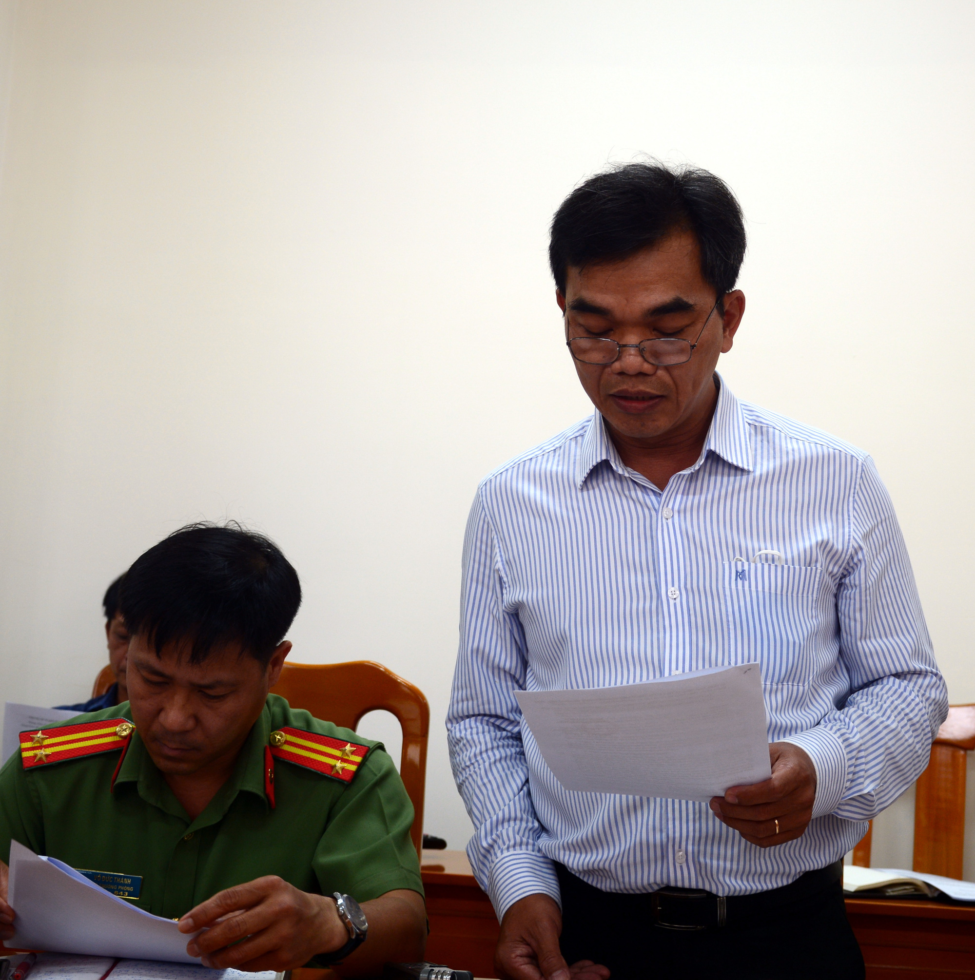 Ông Dũng lò vôi đòi trả giấy khen, Bình Thuận nói không rảnh để đôi co - Ảnh 2. Ông Dũng lò vôi đòi trả giấy khen, Bình Thuận nói không rảnh để đôi co - Ảnh 2.