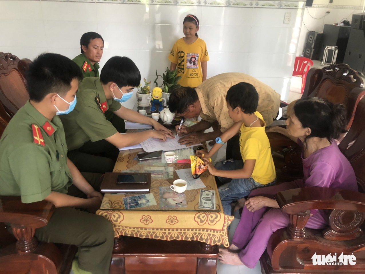 Vụ ‘thần y’ Võ Hoàng Yên chữa bệnh tại Quảng Ngãi: Thu hồi 200 triệu tiền mời thầy - Ảnh 2. Vụ ‘thần y’ Võ Hoàng Yên chữa bệnh tại Quảng Ngãi: Thu hồi 200 triệu tiền mời thầy - Ảnh 2.