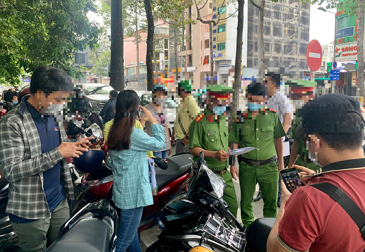 Lật mặt các sàn đầu tư siêu lãi - Ảnh 1. Lật mặt các sàn đầu tư siêu lãi - Ảnh 1.