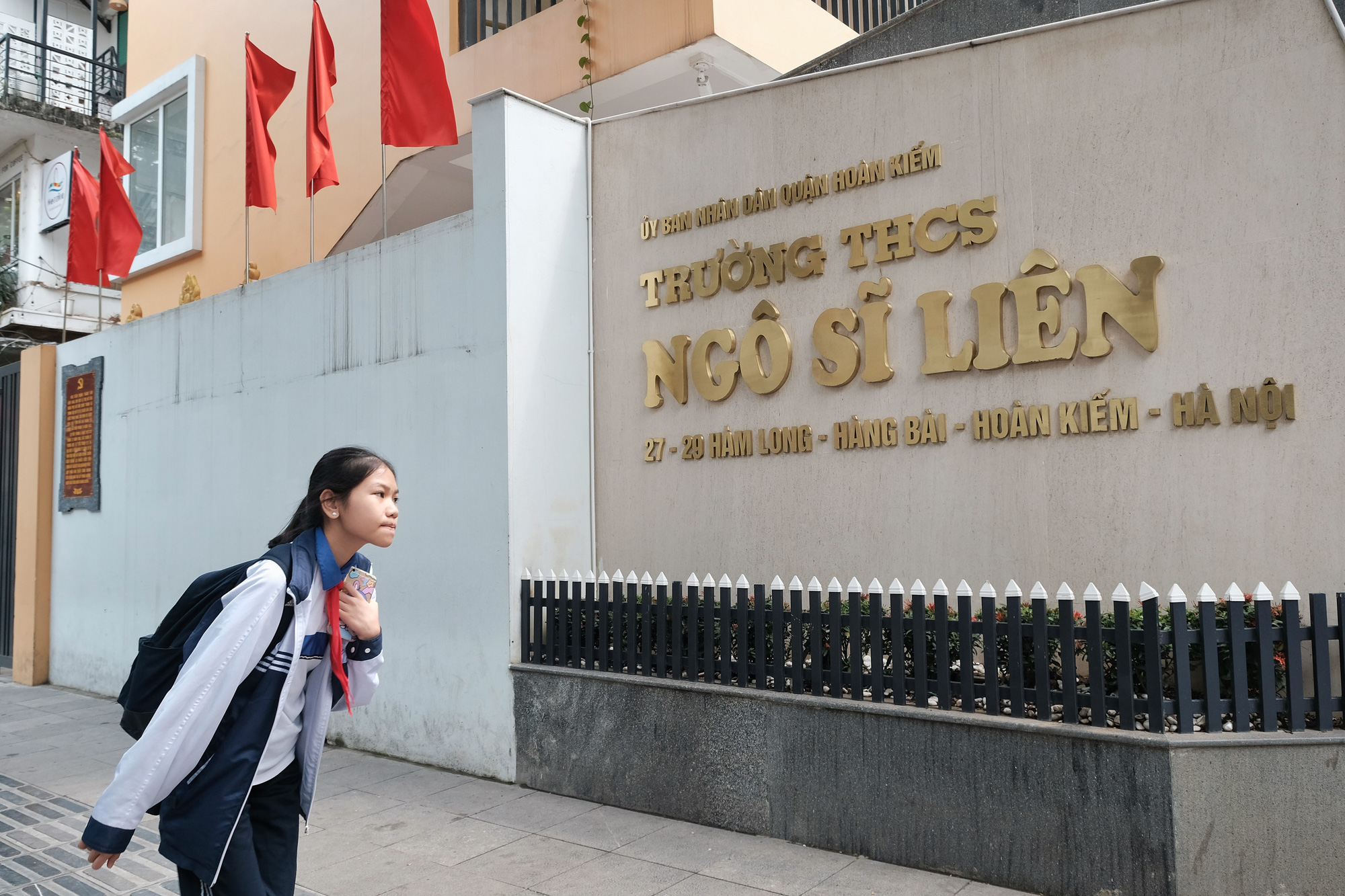 Bất ngờ dừng tuyển sinh lớp 6 chương trình song bằng, Sở GD-ĐT Hà Nội nói gì? - Ảnh 1. Bất ngờ dừng tuyển sinh lớp 6 chương trình song bằng, Sở GD-ĐT Hà Nội nói gì? - Ảnh 1.