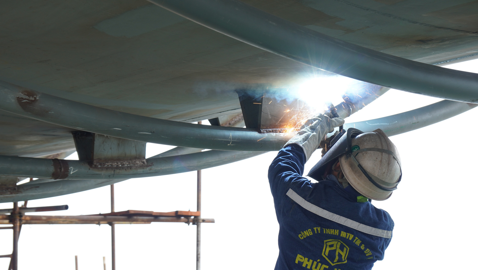 Độ tàu dầu hạng khủng thế giới ở Việt Nam - Ảnh 17. Độ tàu dầu hạng khủng thế giới ở Việt Nam - Ảnh 17.