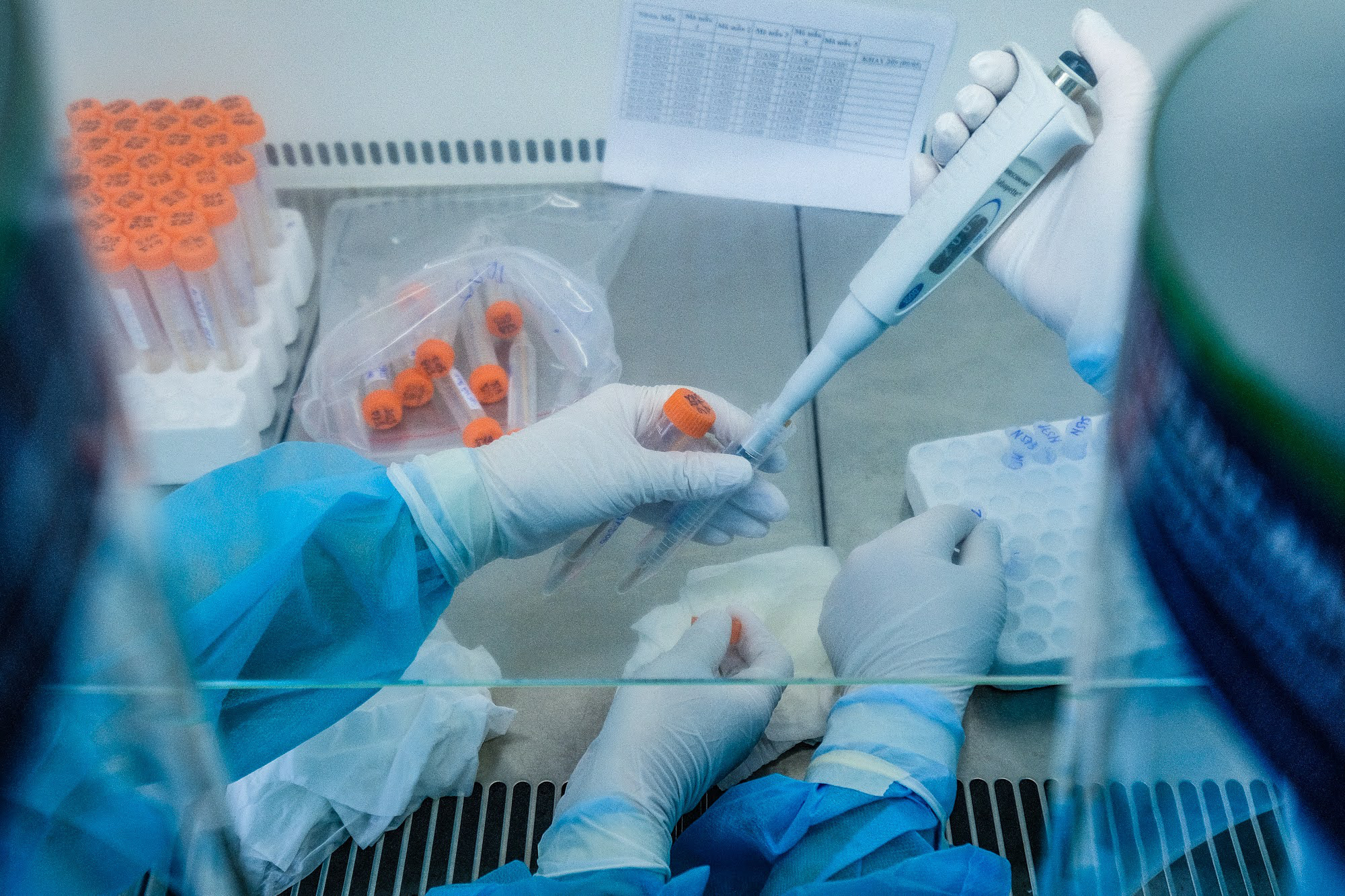 Trưa 17-6: Thêm 220 ca COVID-19, TP.HCM 30 ca, Bắc Giang 178 ca - Ảnh 1.