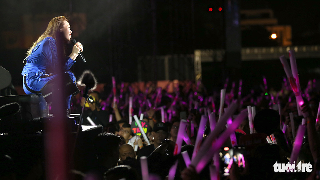 Chuyện khán giả nuôi nghệ sĩ: Nghệ sĩ Hữu Châu, Ái Như, Thanh Lam nói gì? - Ảnh 1.