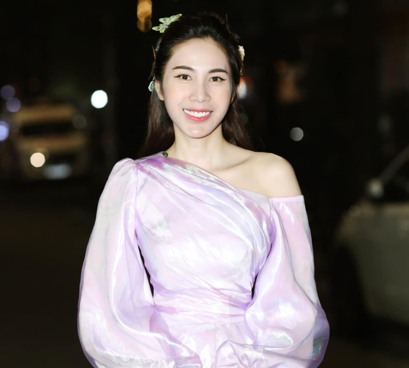 Đạo diễn Mỹ Khanh, ca sĩ Thủy Tiên nói về khán giả nuôi nghệ sĩ - Ảnh 10. Đạo diễn Mỹ Khanh, ca sĩ Thủy Tiên nói về khán giả nuôi nghệ sĩ - Ảnh 10.