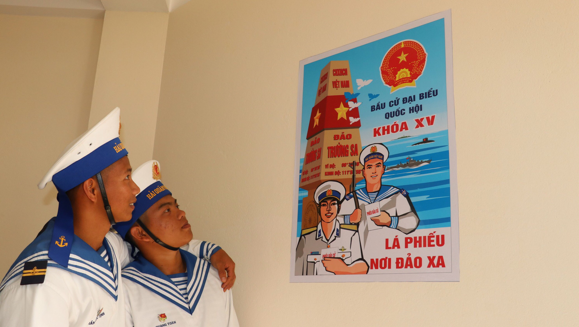 Thị trấn Trường Sa lần đầu bầu cử cùng thời điểm với cả nước - Ảnh 3. Thị trấn Trường Sa lần đầu bầu cử cùng thời điểm với cả nước - Ảnh 3.