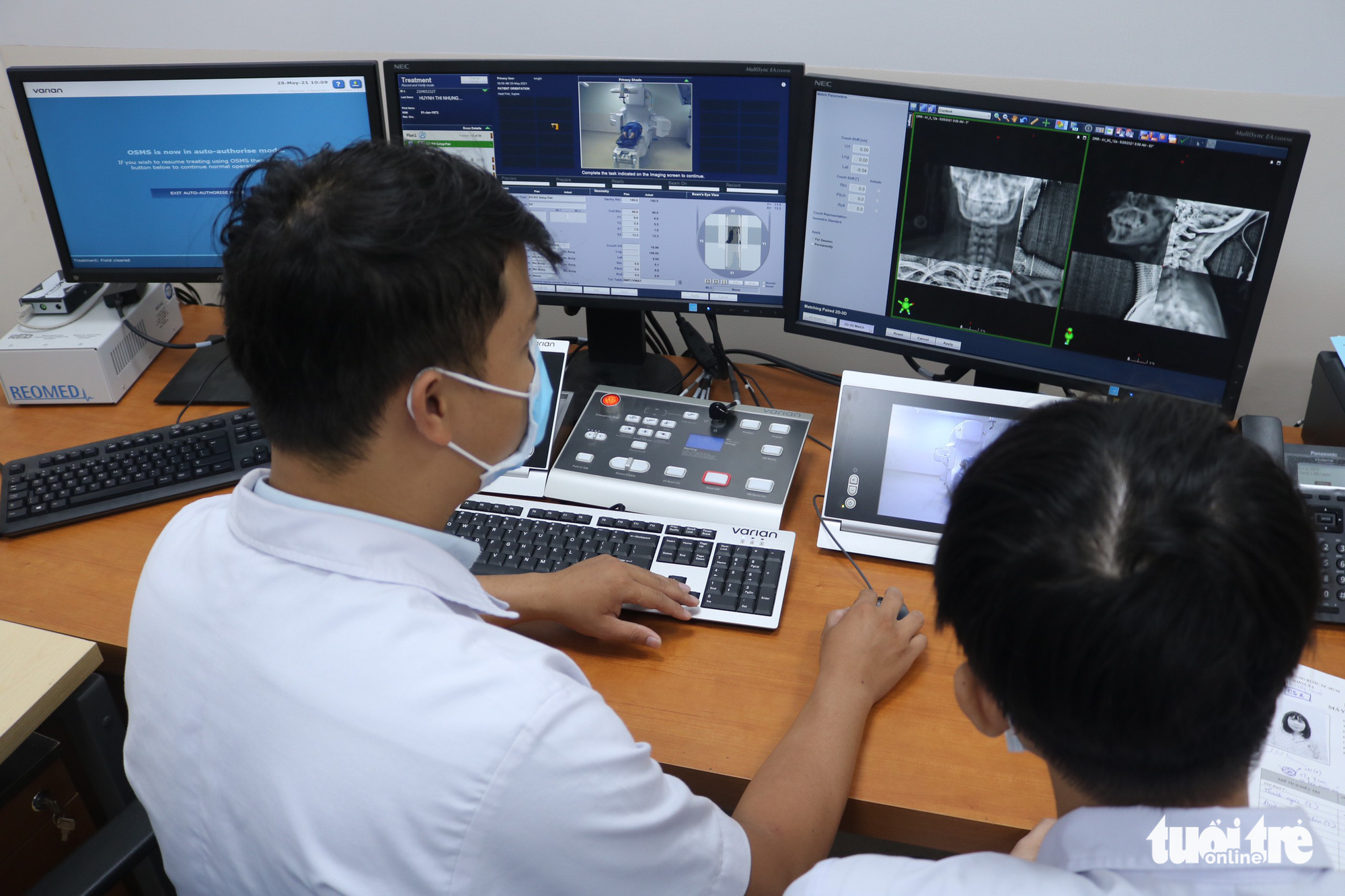 Bệnh viện Ung bướu chuyển 80% người bệnh tái khám trong ngày sang cơ sở 2 - Ảnh 4. Bệnh viện Ung bướu chuyển 80% người bệnh tái khám trong ngày sang cơ sở 2 - Ảnh 4.