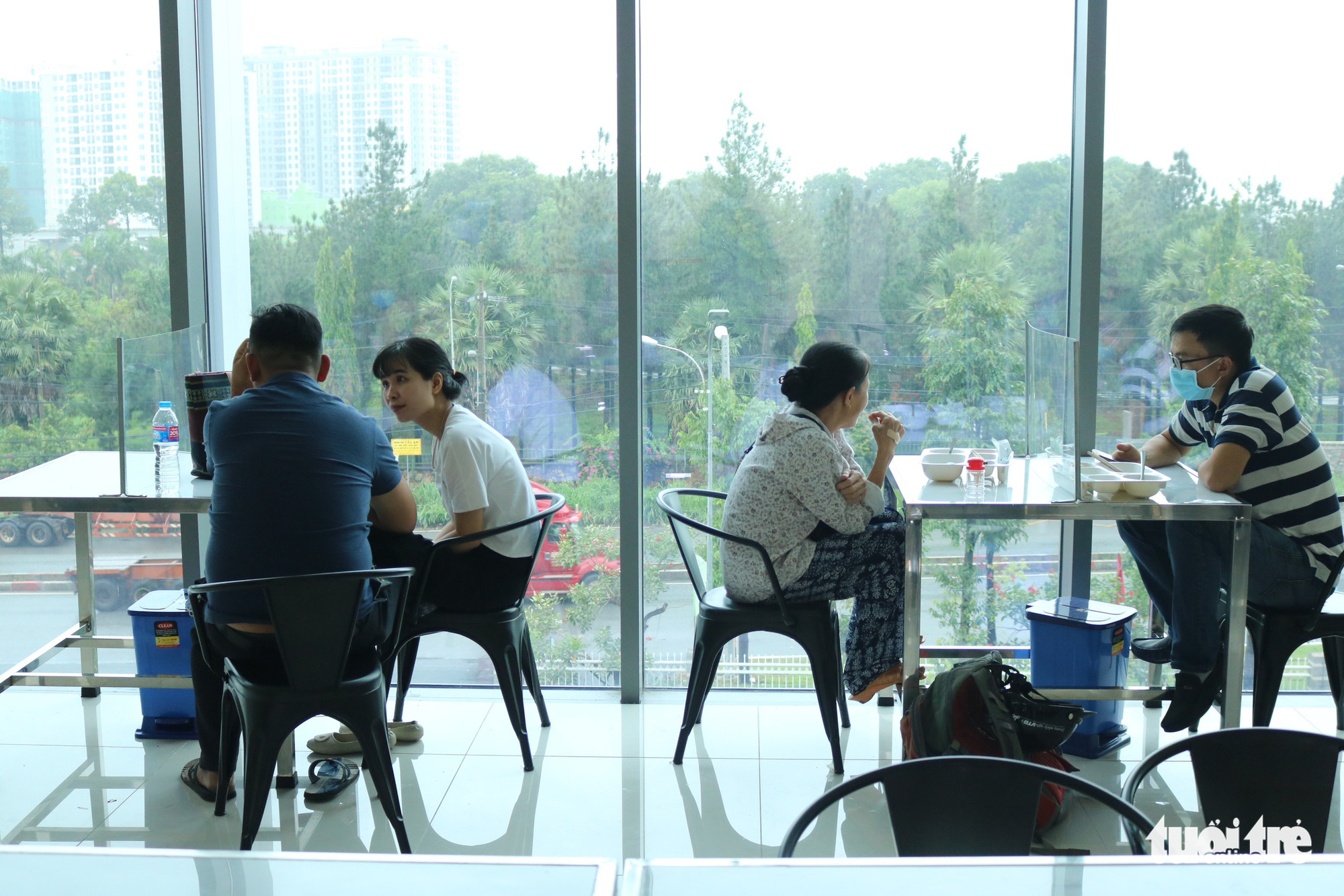 Bệnh viện Ung bướu chuyển 80% người bệnh tái khám trong ngày sang cơ sở 2 - Ảnh 5. Bệnh viện Ung bướu chuyển 80% người bệnh tái khám trong ngày sang cơ sở 2 - Ảnh 5.