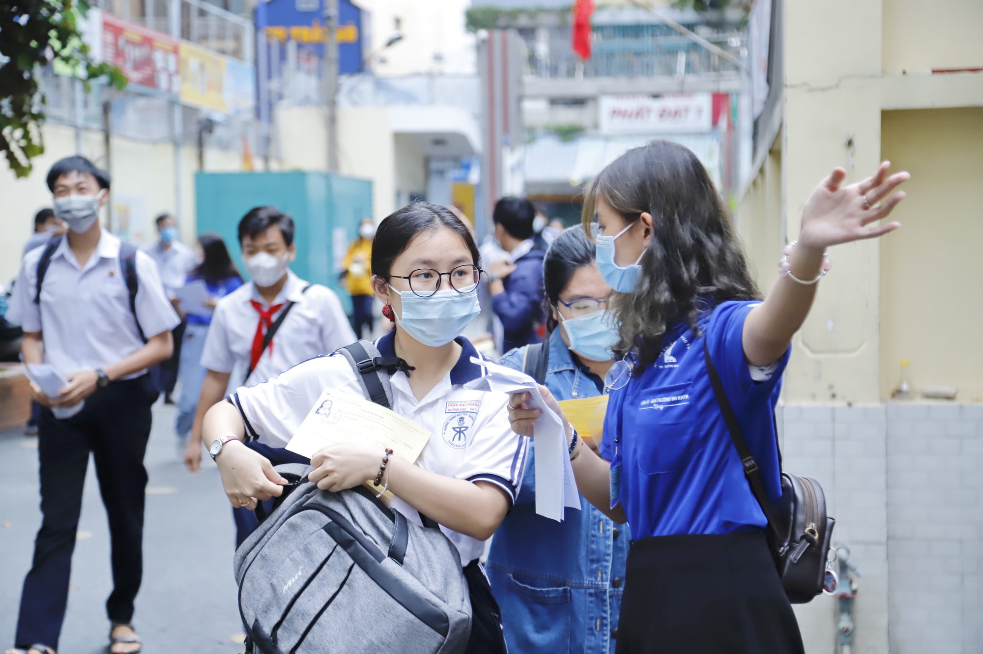 NÓNG: TP.HCM tạm dừng kỳ thi lớp 10 - Ảnh 1. NÓNG: TP.HCM tạm dừng kỳ thi lớp 10 - Ảnh 1.