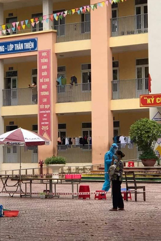 Mẹ mắc COVID-19 đi điều trị, con nhỏ 3 ngày tuổi khát sữa trong khu cách ly - Ảnh 1. Mẹ mắc COVID-19 đi điều trị, con nhỏ 3 ngày tuổi khát sữa trong khu cách ly - Ảnh 1.