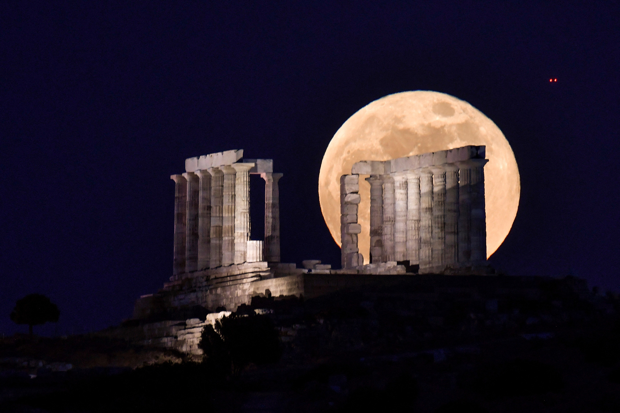 Thưởng thức siêu trăng máu khắp thế giới 10 năm mới có 1 lần - Ảnh 5. Thưởng thức siêu trăng máu khắp thế giới 10 năm mới có 1 lần - Ảnh 5.