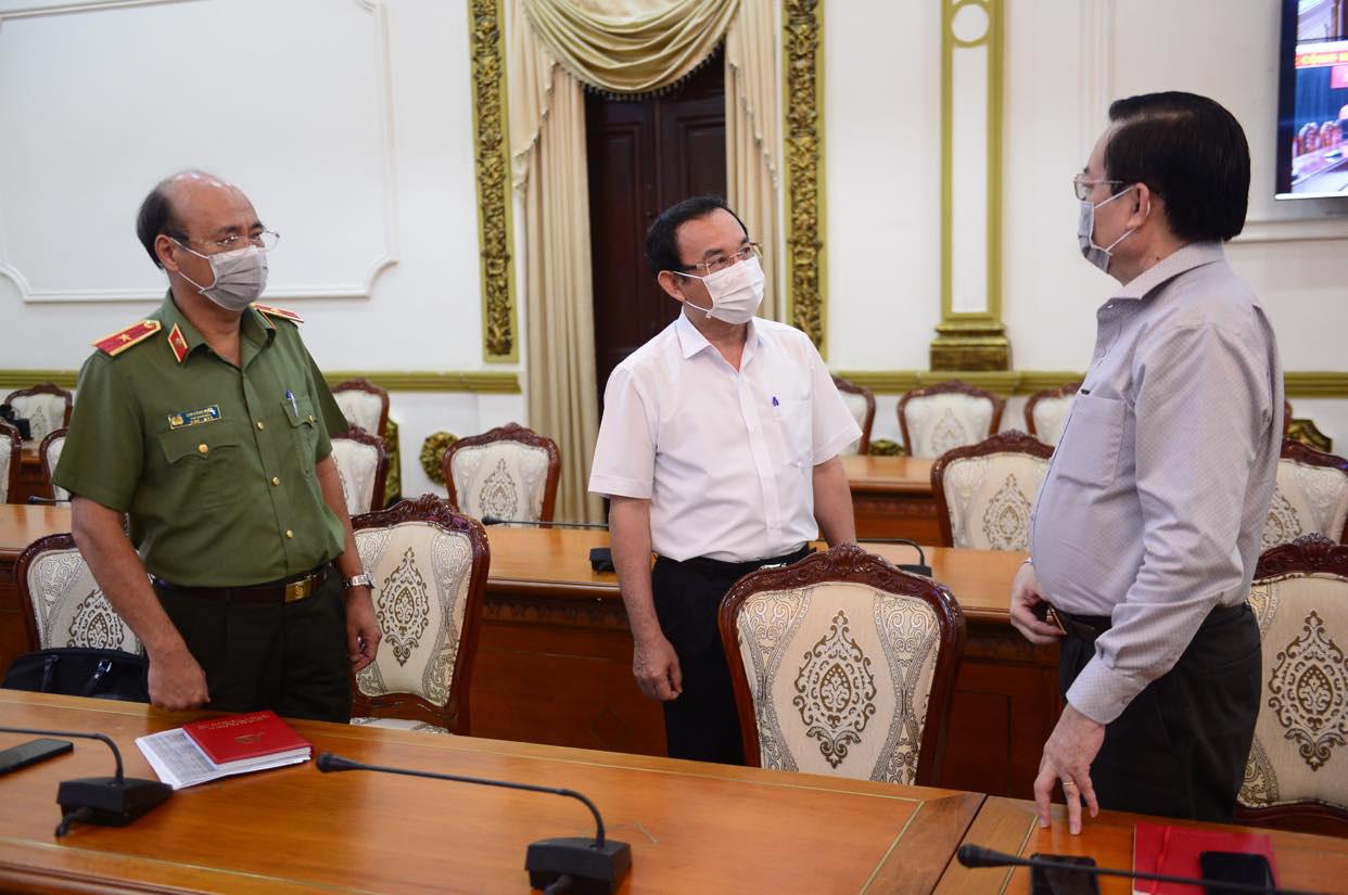 NÓNG: TP.HCM tạm dừng kỳ thi lớp 10 - Ảnh 2. NÓNG: TP.HCM tạm dừng kỳ thi lớp 10 - Ảnh 2.