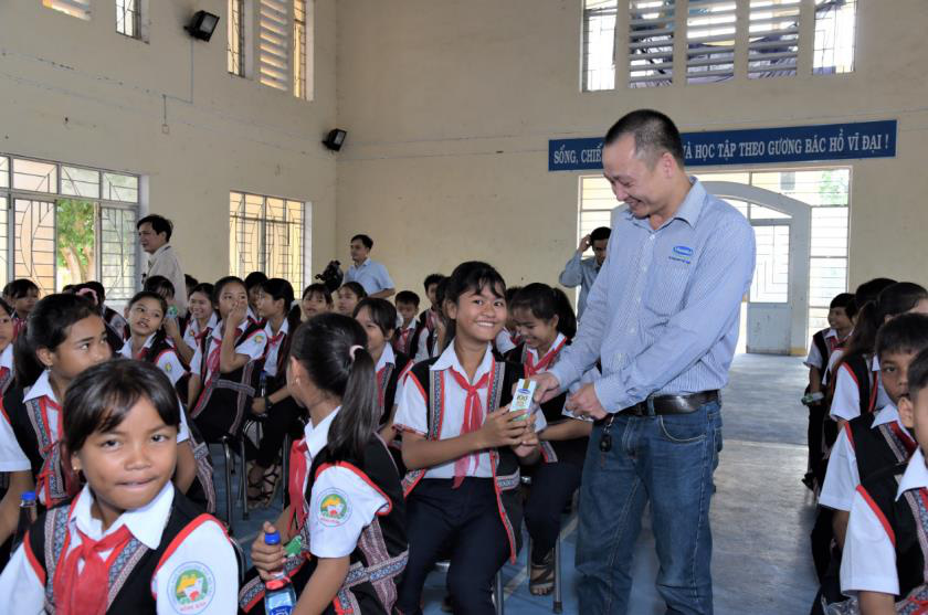 Chiến dịch online của Vinamilk góp thêm 31.000 ly sữa tặng trẻ em khó khăn - Ảnh 4. Chiến dịch online của Vinamilk góp thêm 31.000 ly sữa tặng trẻ em khó khăn - Ảnh 4.