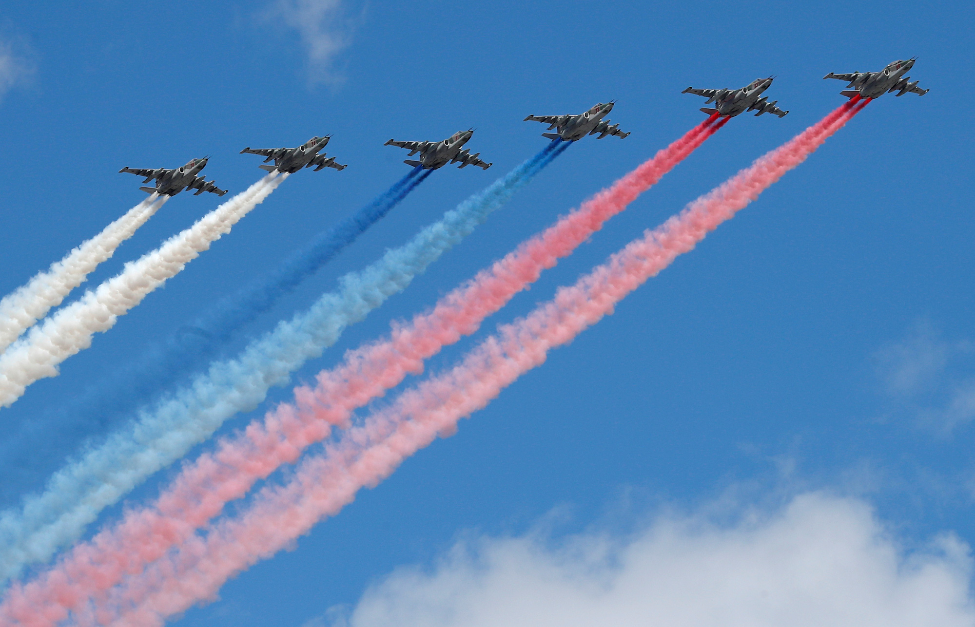 Diễu binh Ngày Chiến thắng ở hàng chục thành phố của Nga - Ảnh 7.