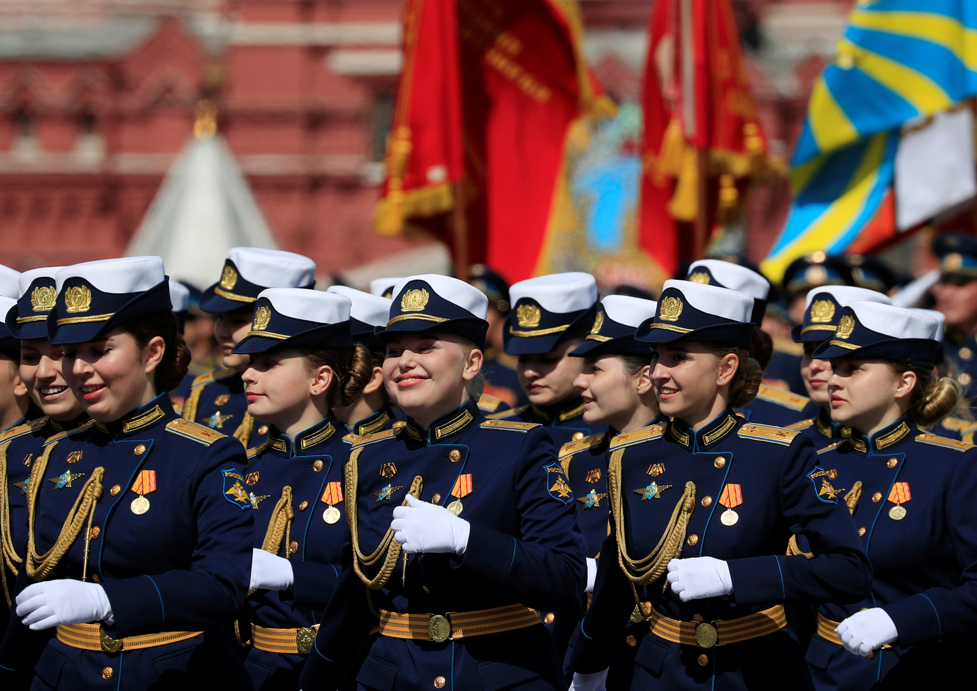 Diễu binh Ngày Chiến thắng ở hàng chục thành phố của Nga - Ảnh 9.