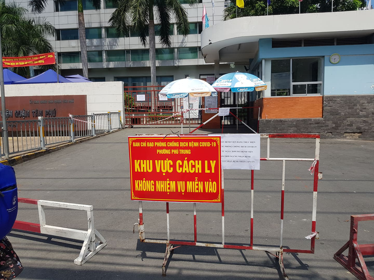 TP.HCM: Hai nhân viên Bệnh viện quận Tân Phú nghi mắc COVID-19 - Ảnh 1. TP.HCM: Hai nhân viên Bệnh viện quận Tân Phú nghi mắc COVID-19 - Ảnh 1.