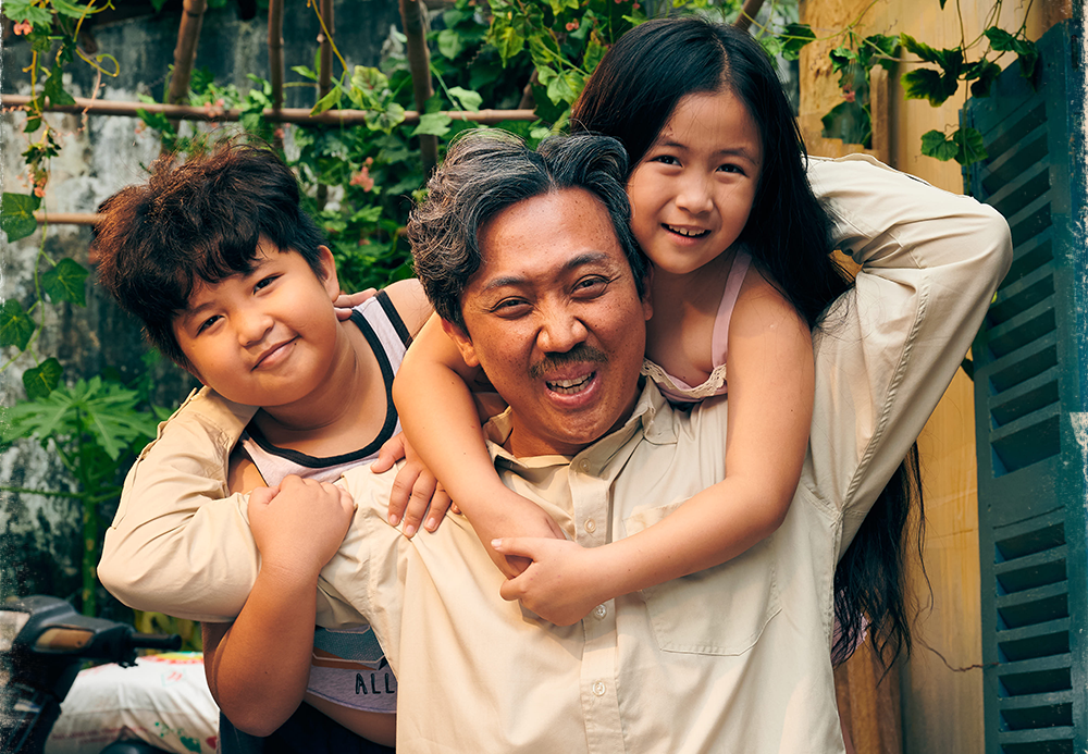 Bố già thu gần 1 triệu USD và khá ồn ào trên báo Mỹ - Ảnh 3. Bố già thu gần 1 triệu USD và khá ồn ào trên báo Mỹ - Ảnh 3.