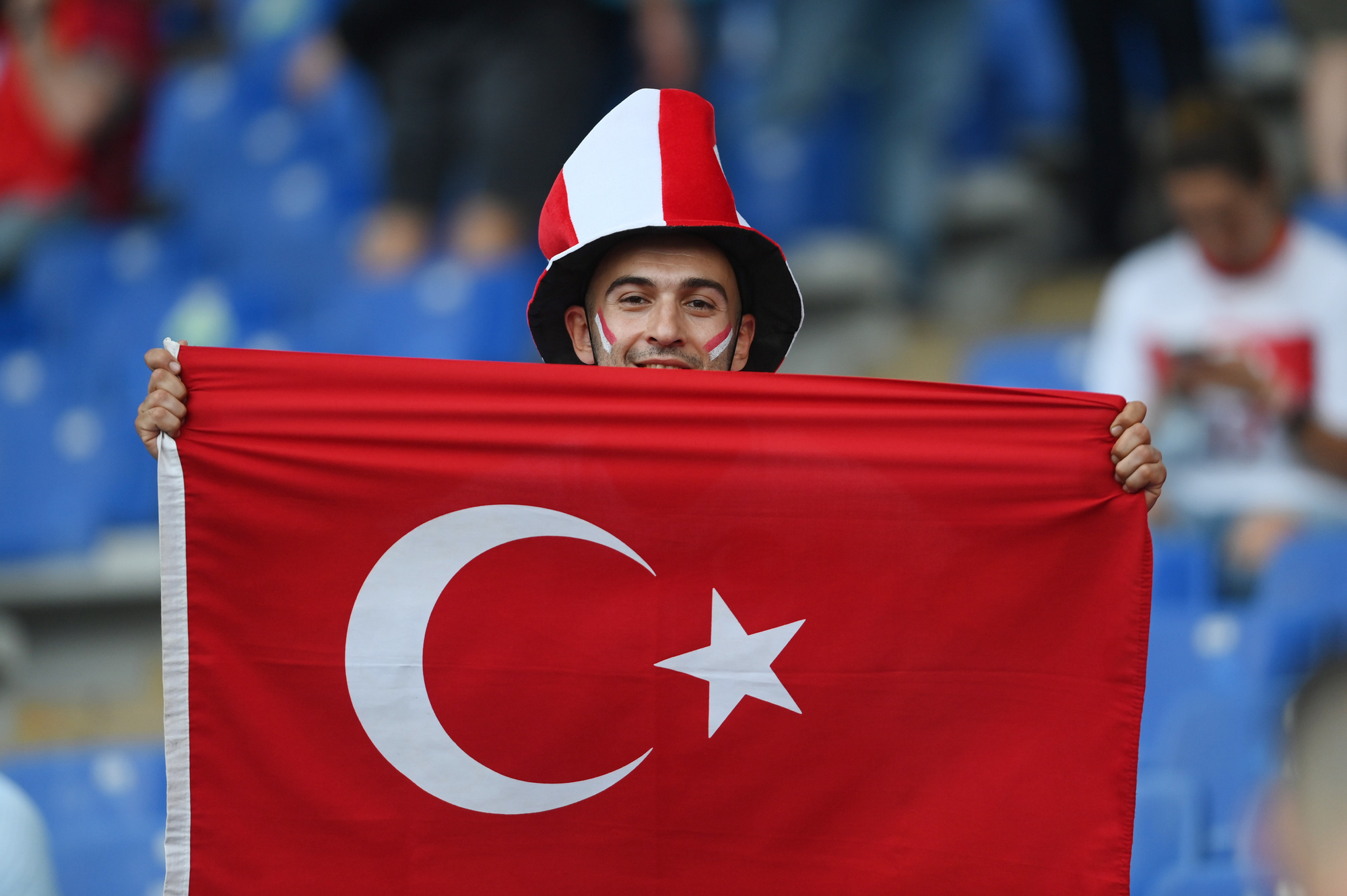 Lễ khai mạc Euro 2020 đơn giản và ấn tượng - Ảnh 7. Lễ khai mạc Euro 2020 đơn giản và ấn tượng - Ảnh 7.