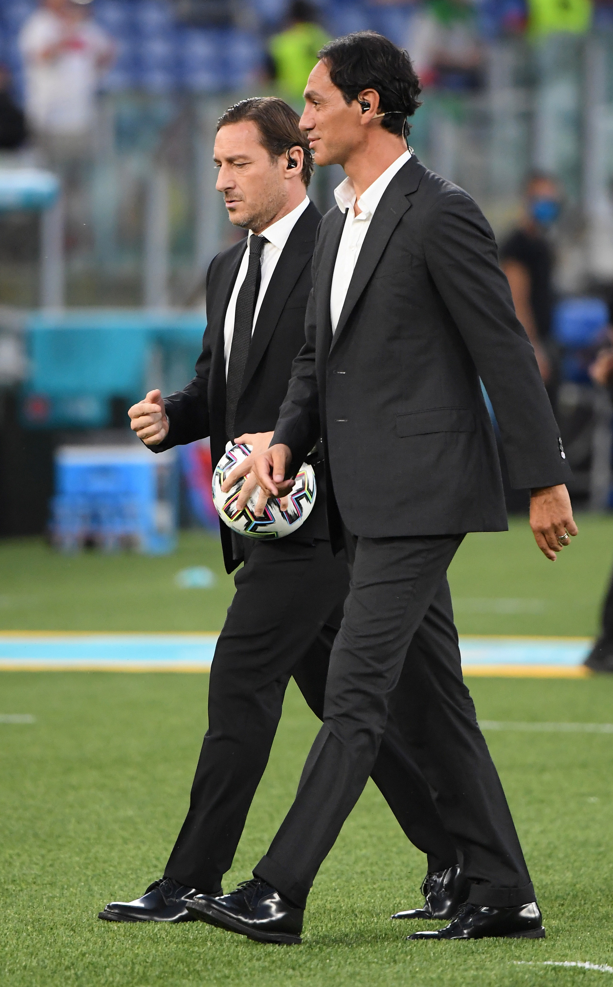 Lễ khai mạc Euro 2020 đơn giản và ấn tượng - Ảnh 8. Lễ khai mạc Euro 2020 đơn giản và ấn tượng - Ảnh 8.