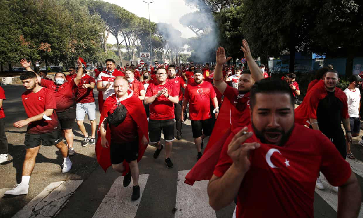 Lễ khai mạc Euro 2020 đơn giản và ấn tượng - Ảnh 5. Lễ khai mạc Euro 2020 đơn giản và ấn tượng - Ảnh 5.