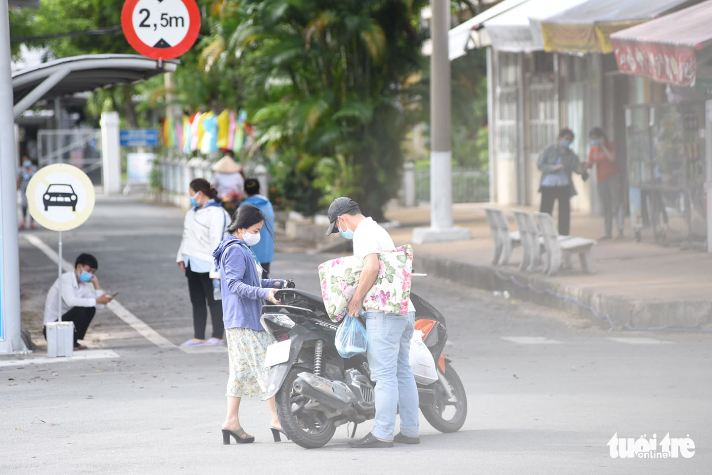 NÓNG: TP.HCM tạm phong tỏa Bệnh viện Bệnh nhiệt đới - Ảnh 1. NÓNG: TP.HCM tạm phong tỏa Bệnh viện Bệnh nhiệt đới - Ảnh 1.