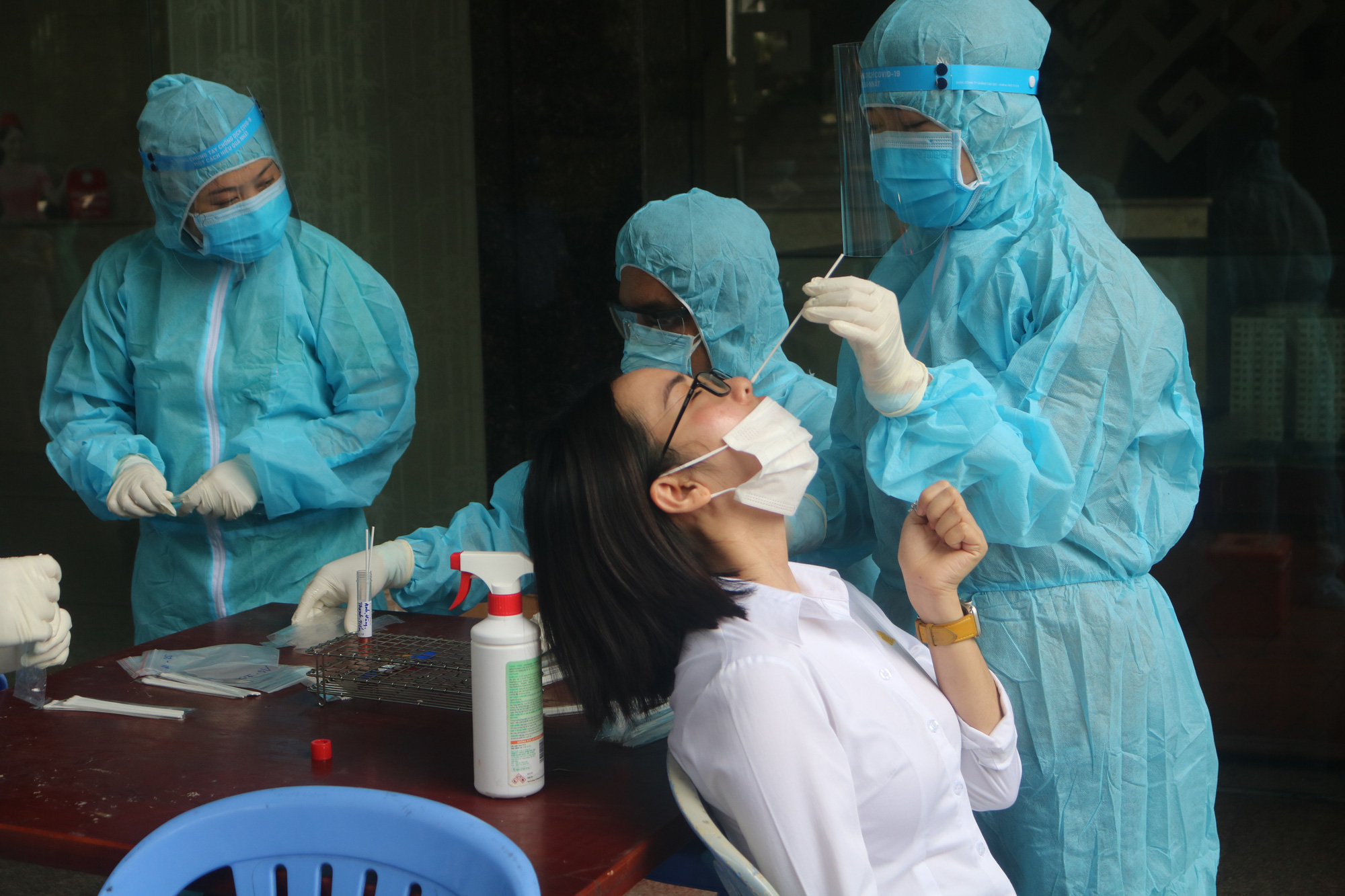 HCDC khẩn cấp tìm người từng đến 5 cửa hàng hệ thống Hnam Mobile - Ảnh 1. HCDC khẩn cấp tìm người từng đến 5 cửa hàng hệ thống Hnam Mobile - Ảnh 1.