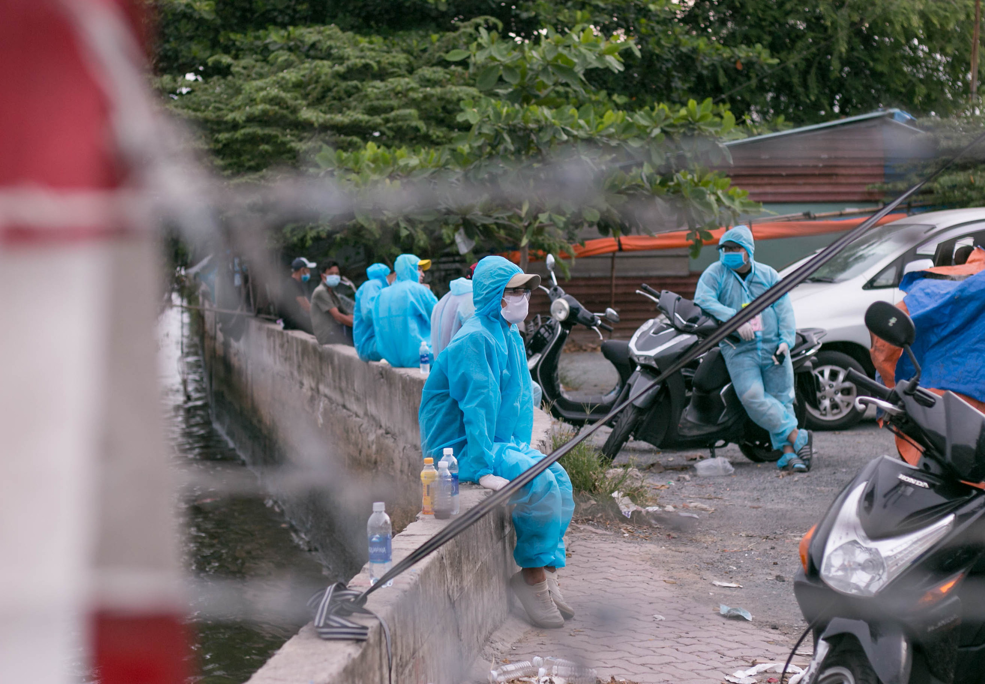 Bà con chung cư Ehome 3 ở Bình Tân tự lập đội chuyển hàng cho lối xóm bị phong tỏa - Ảnh 7. Bà con chung cư Ehome 3 ở Bình Tân tự lập đội chuyển hàng cho lối xóm bị phong tỏa - Ảnh 7.