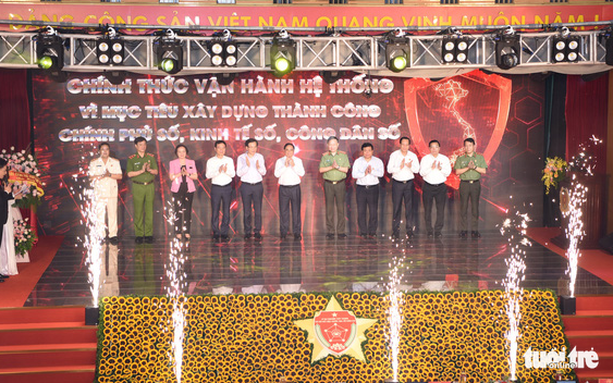 Nhận hơn 54 triệu hồ sơ căn cước gắn chip, đã cấp 19 triệu thẻ - Ảnh 2.