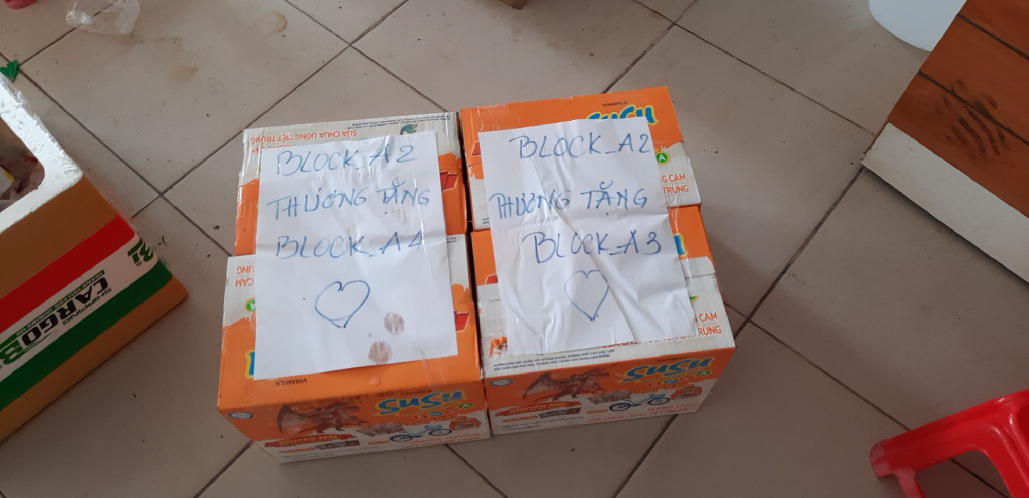 Bà con chung cư Ehome 3 ở Bình Tân tự lập đội chuyển hàng cho lối xóm bị phong tỏa - Ảnh 3. Bà con chung cư Ehome 3 ở Bình Tân tự lập đội chuyển hàng cho lối xóm bị phong tỏa - Ảnh 3.