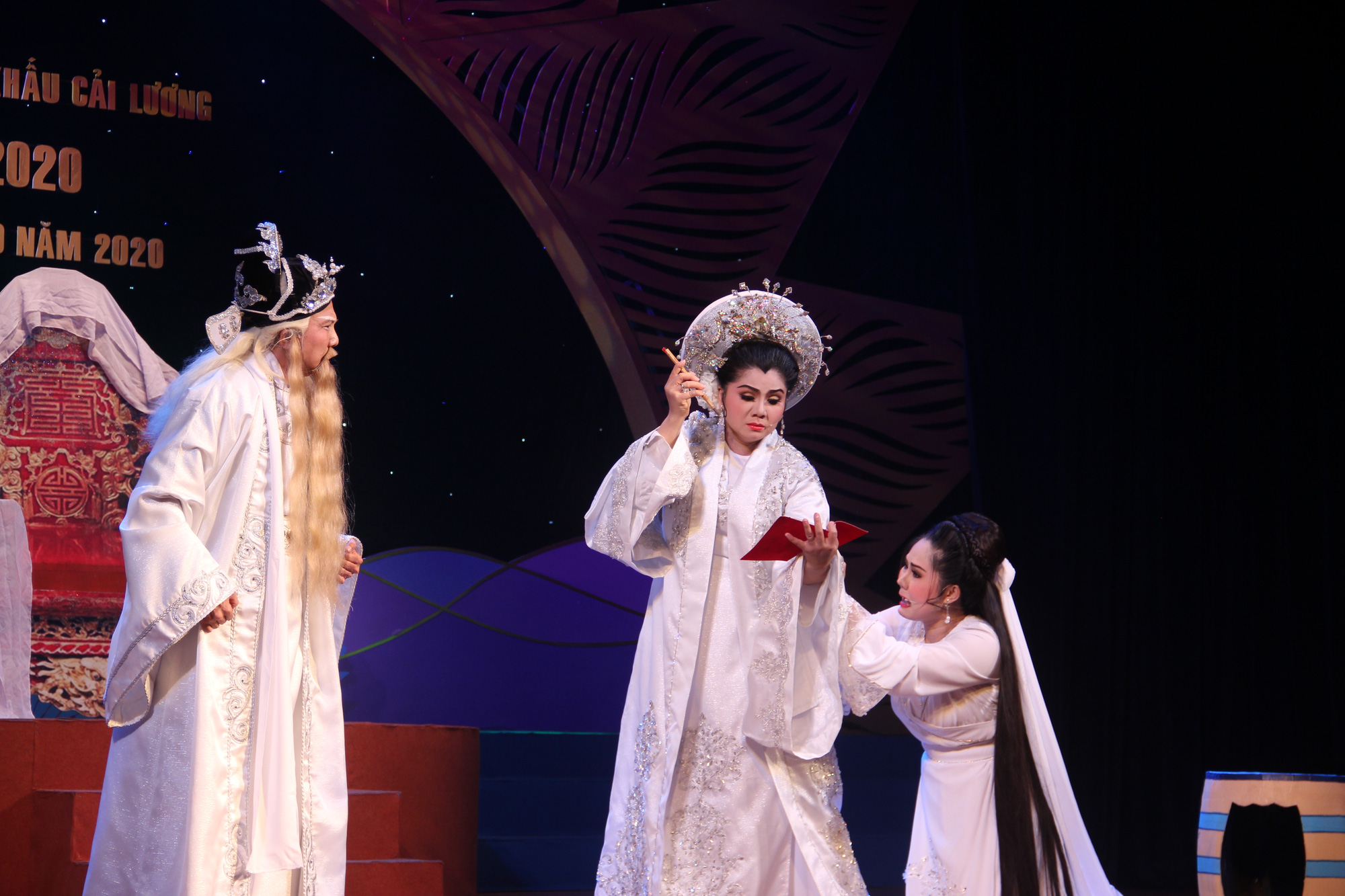 Ấm áp gia đình nghệ sĩ: Những gia tộc ăn cơm tổ nghệ thuật tới trăm năm - Ảnh 4. Ấm áp gia đình nghệ sĩ: Những gia tộc ăn cơm tổ nghệ thuật tới trăm năm - Ảnh 4.