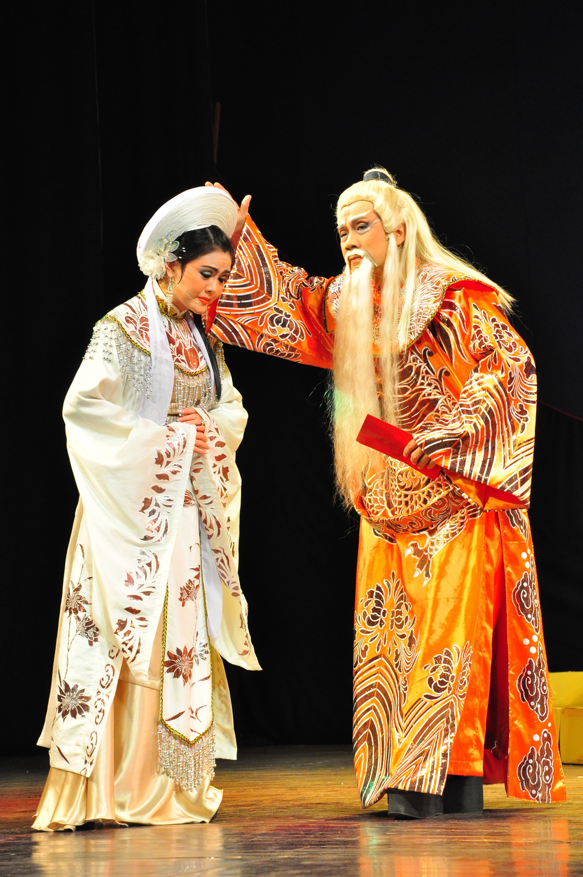 Ấm áp gia đình nghệ sĩ: Những gia tộc ăn cơm tổ nghệ thuật tới trăm năm - Ảnh 2. Ấm áp gia đình nghệ sĩ: Những gia tộc ăn cơm tổ nghệ thuật tới trăm năm - Ảnh 2.